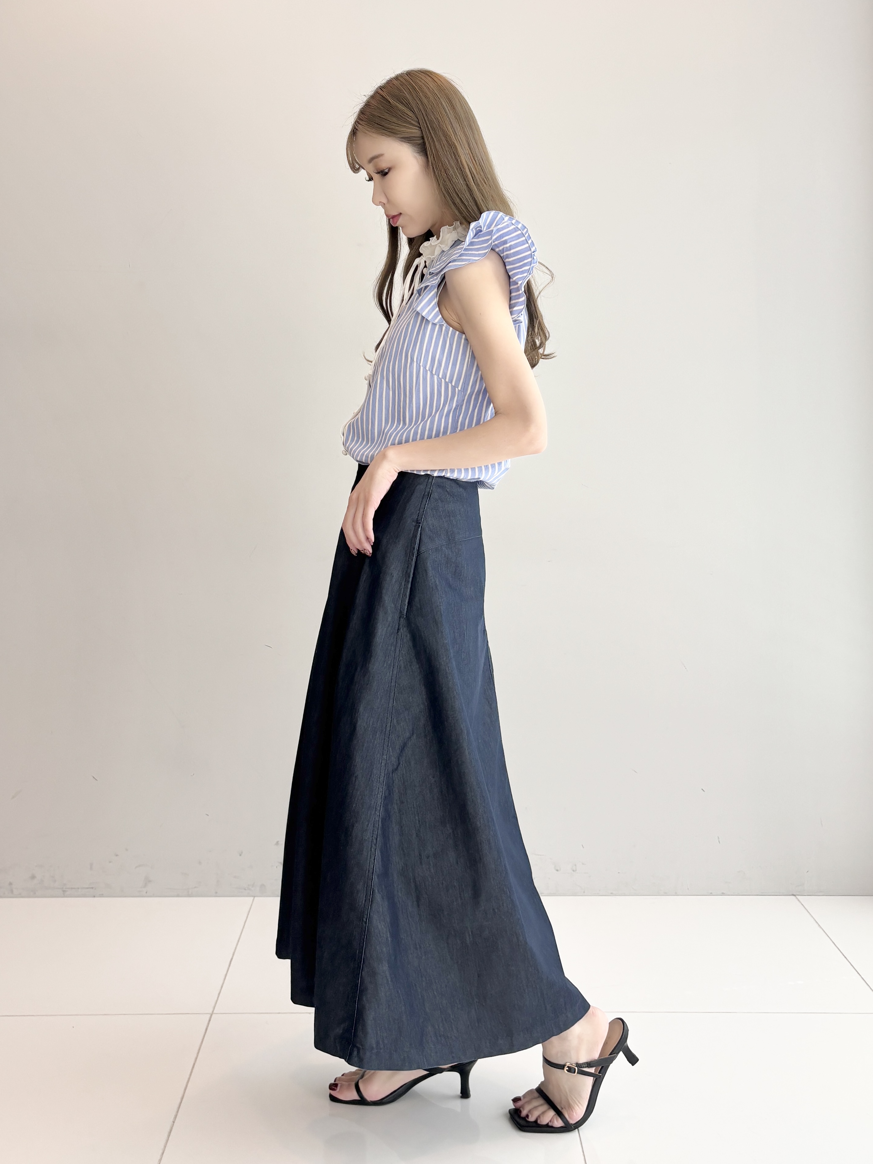 清水夏姫さんの「DRESSTERIOR｜クレリック ウィングスリーブ ブラウス」を使ったコーディネート