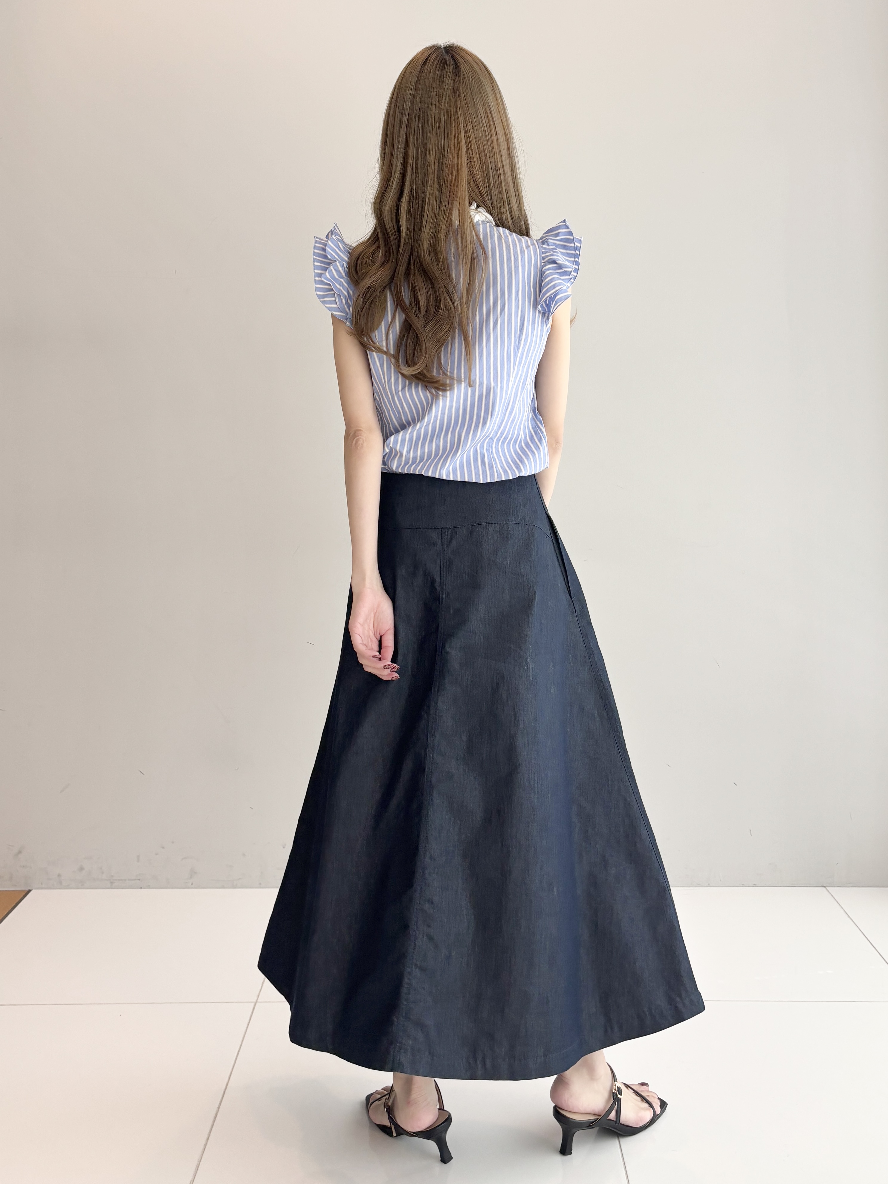 清水夏姫さんの「DRESSTERIOR｜クレリック ウィングスリーブ ブラウス」を使ったコーディネート