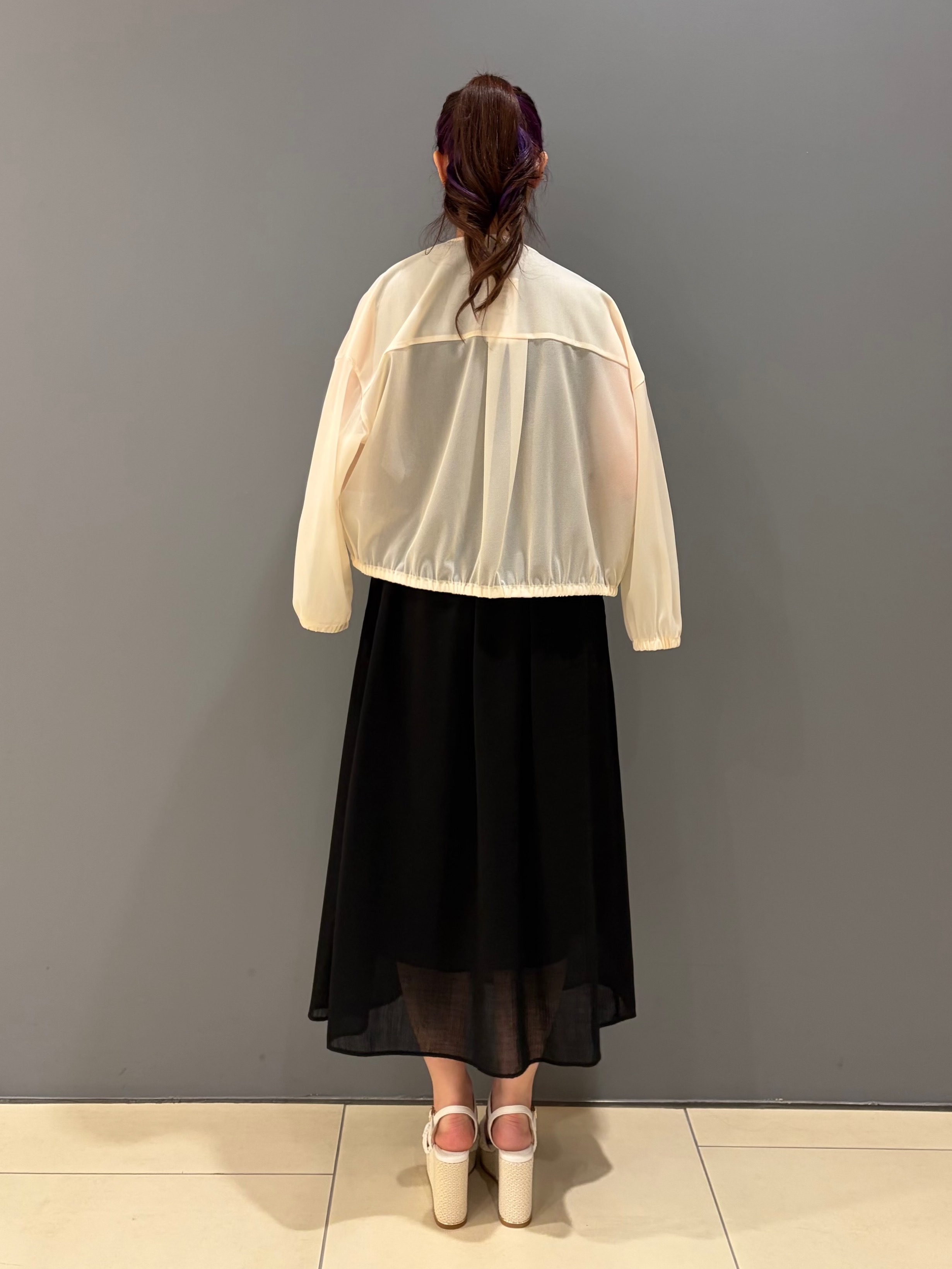 miさんの「UNTITLED｜トリコットシアーブラウス」を使ったコーディネート