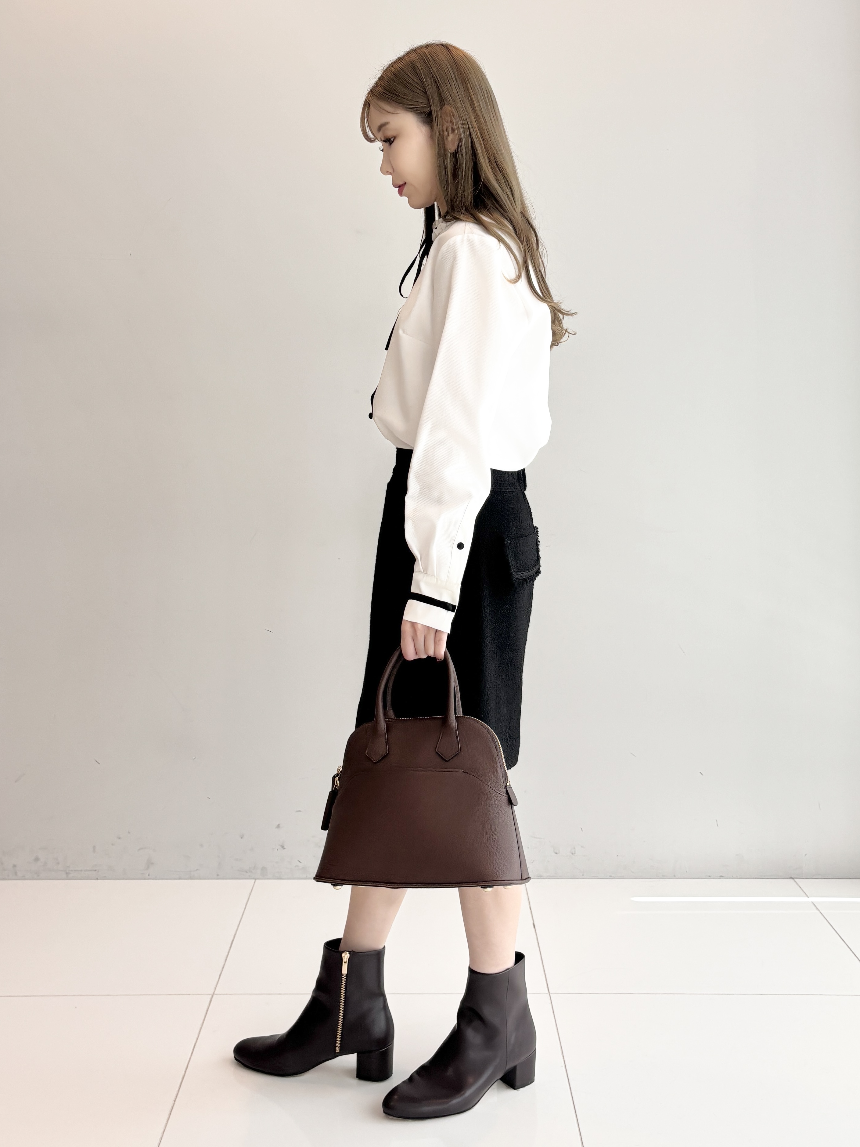 清水夏姫さんの「DRESSTERIOR｜◆mica della valle（ミカデラヴァッレ）Katia ハンドバッグ」を使ったコーディネート