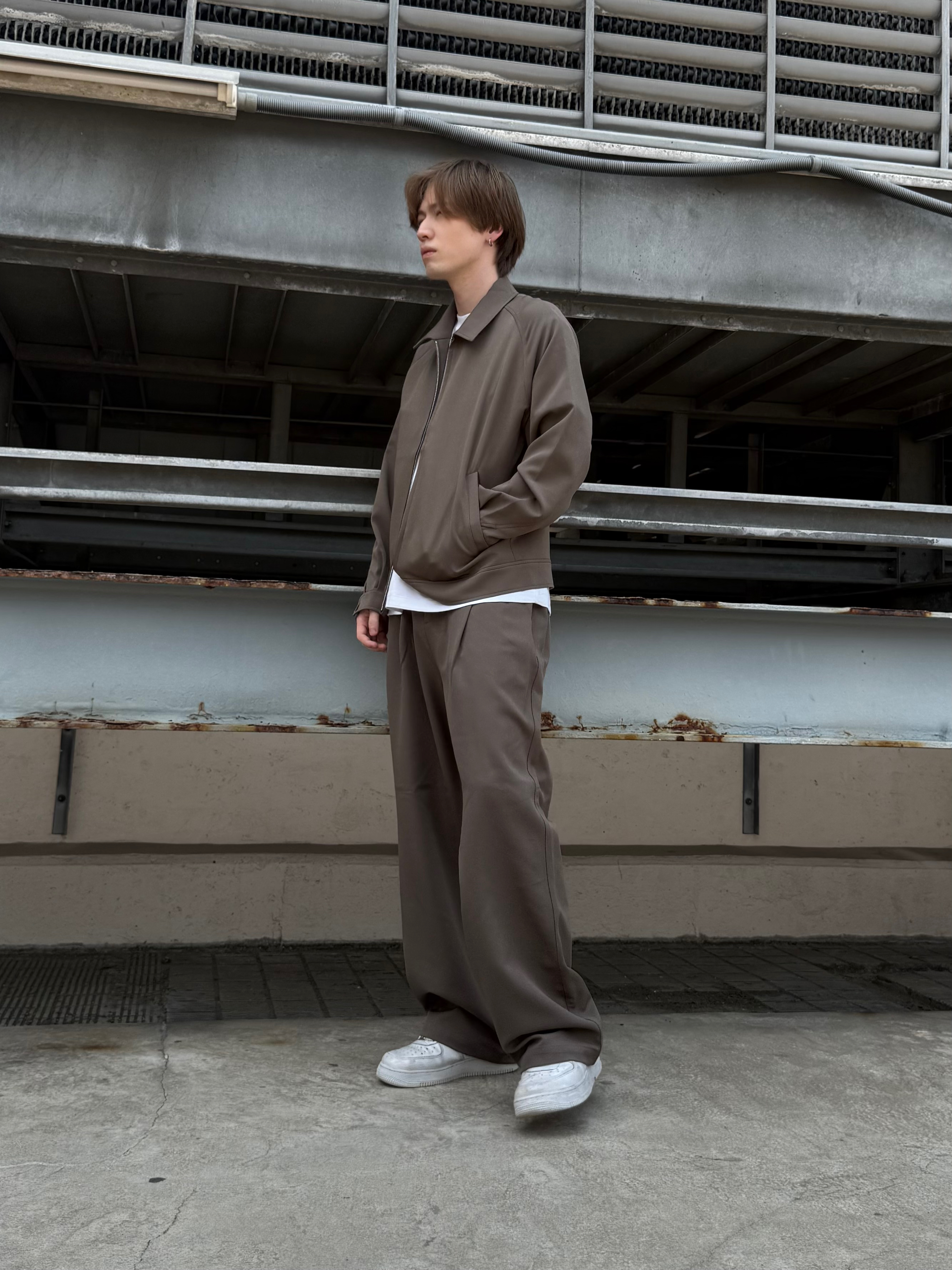カネダさんの「tk.TAKEO KIKUCHI｜【防シワ／ストレッチ】smart shift seriesワイドストレートパンツ」を使ったコーディネート