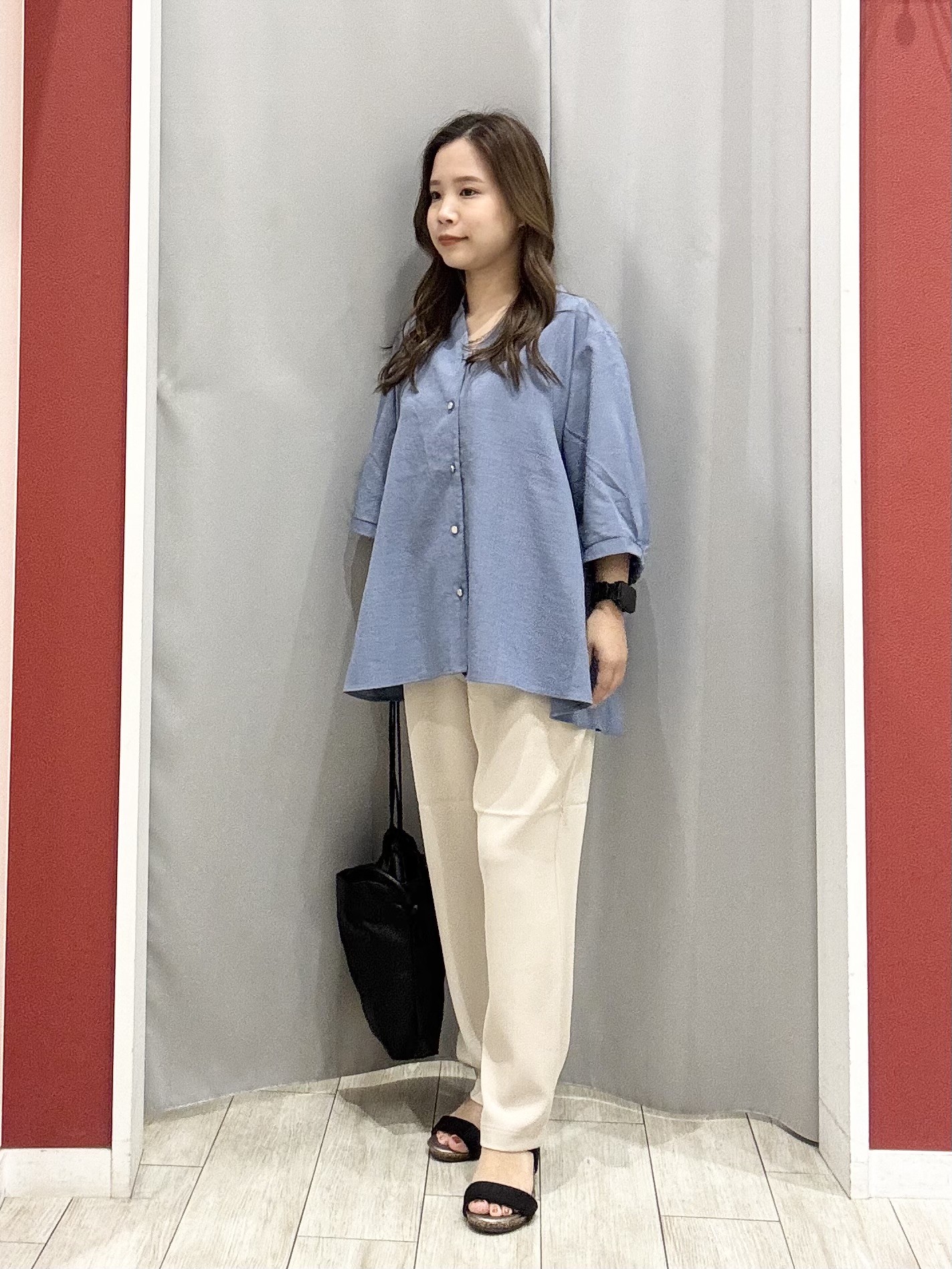 shioさんの「SHOO･LA･RUE｜【S-LL/洗濯機可】金ボタンがアクセント 5分袖スキッパーブラウス」を使ったコーディネート