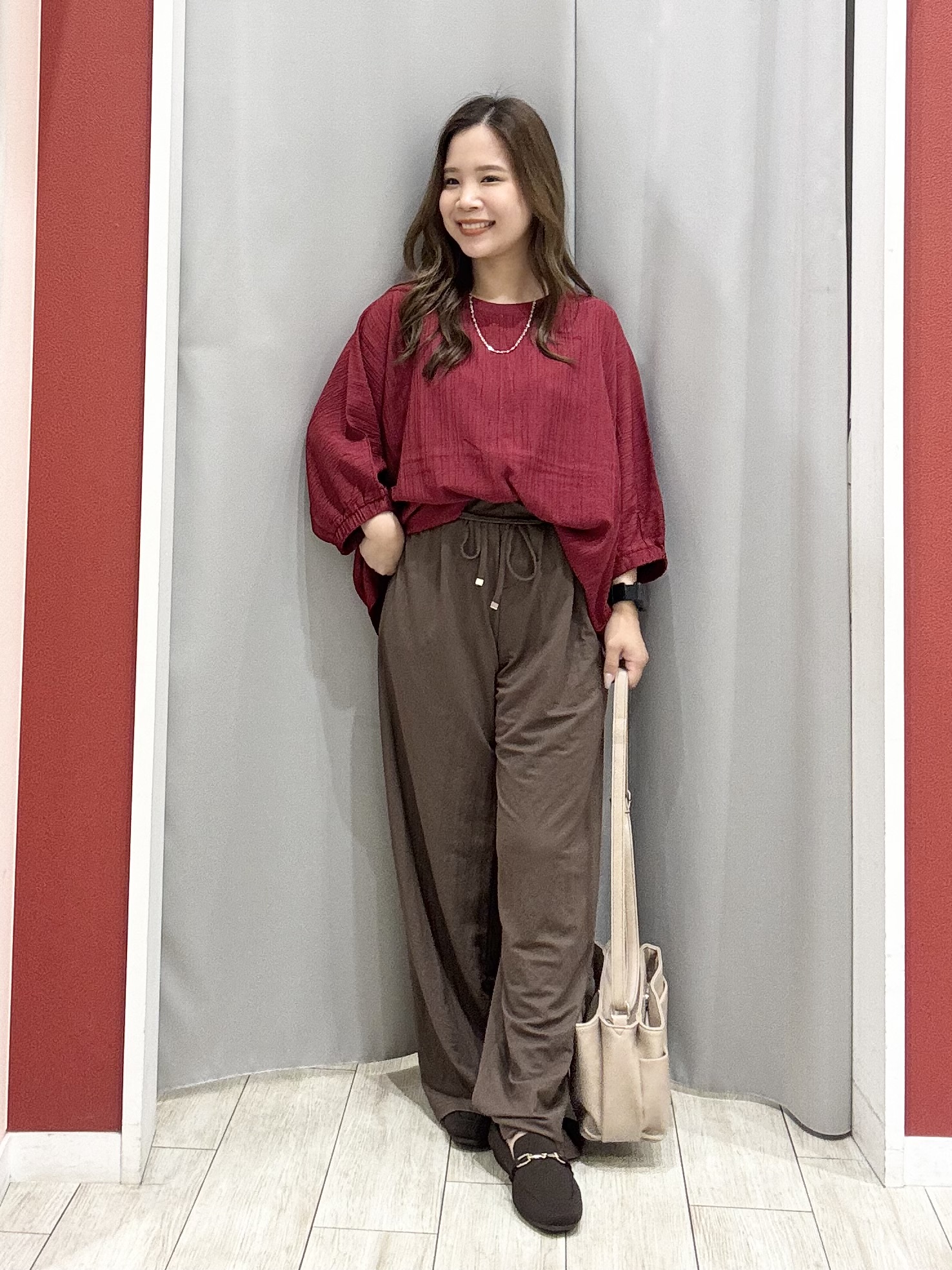 shioさんの「SHOO･LA･RUE｜【インせず着られる/洗濯後しわになりにくい】しぼしぼドルマンブラウス」を使ったコーディネート