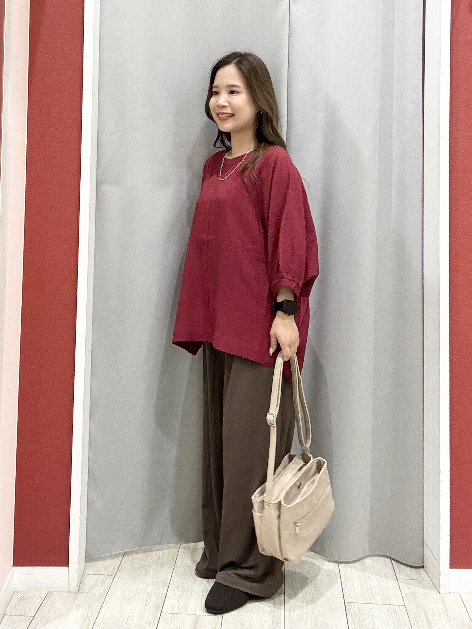 shioさんの「SHOO･LA･RUE｜【インせず着られる/洗濯後しわになりにくい】しぼしぼドルマンブラウス」を使ったコーディネート