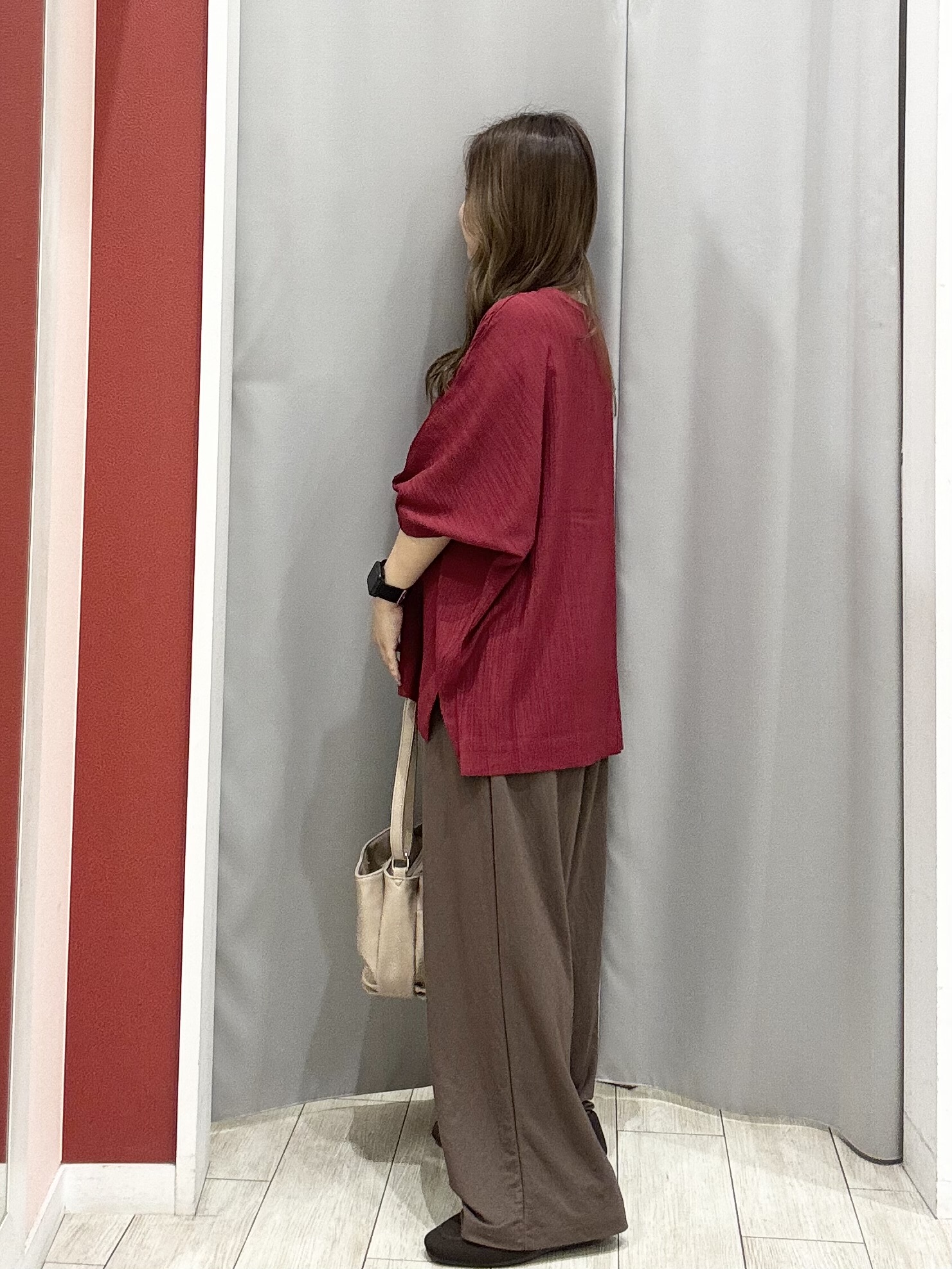 shioさんの「SHOO･LA･RUE｜【インせず着られる/洗濯後しわになりにくい】しぼしぼドルマンブラウス」を使ったコーディネート
