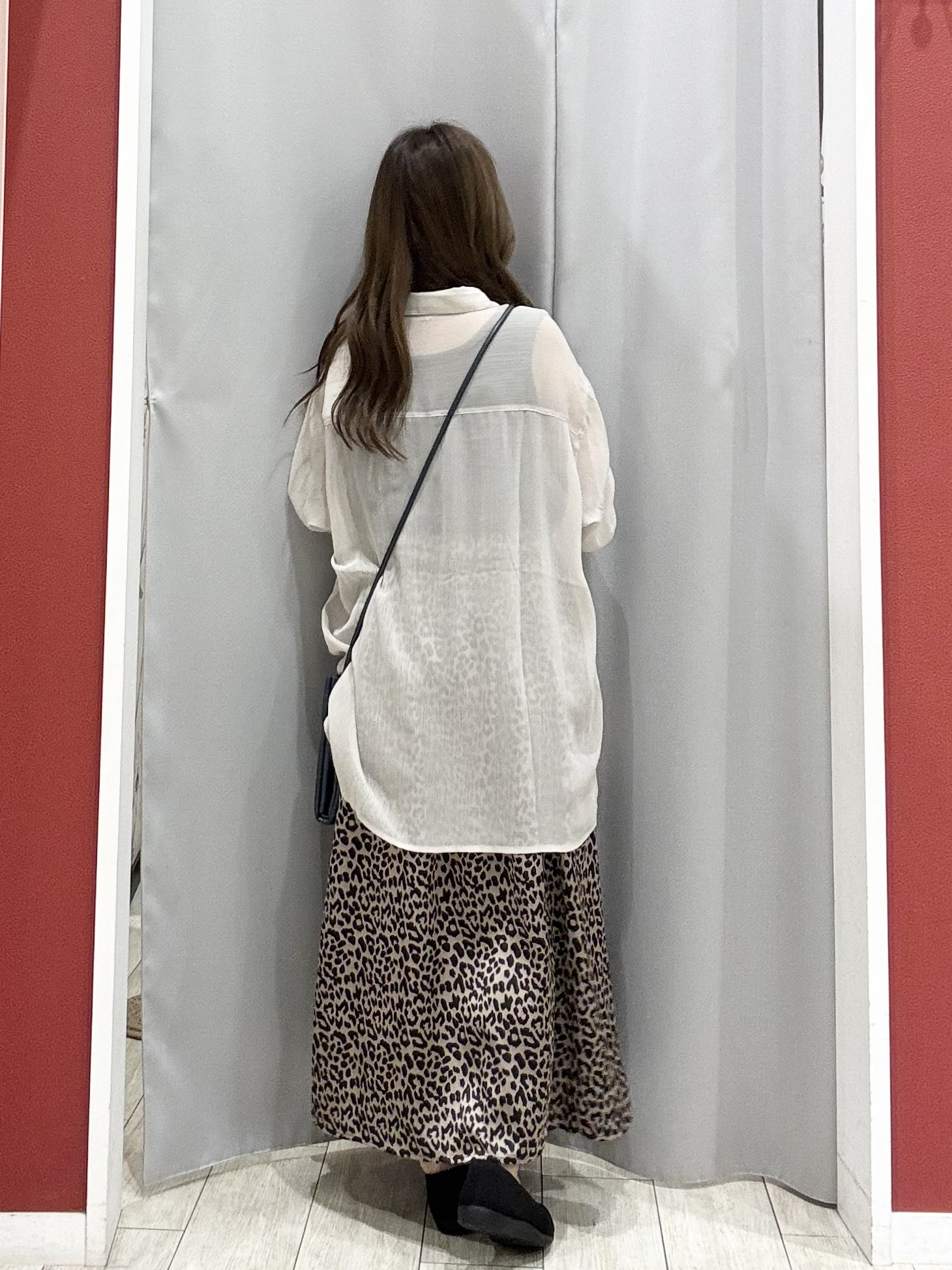 shioさんの「SHOO･LA･RUE｜【洗濯機可】ダブルポケット 楊柳しぼしぼシアーシャツ」を使ったコーディネート