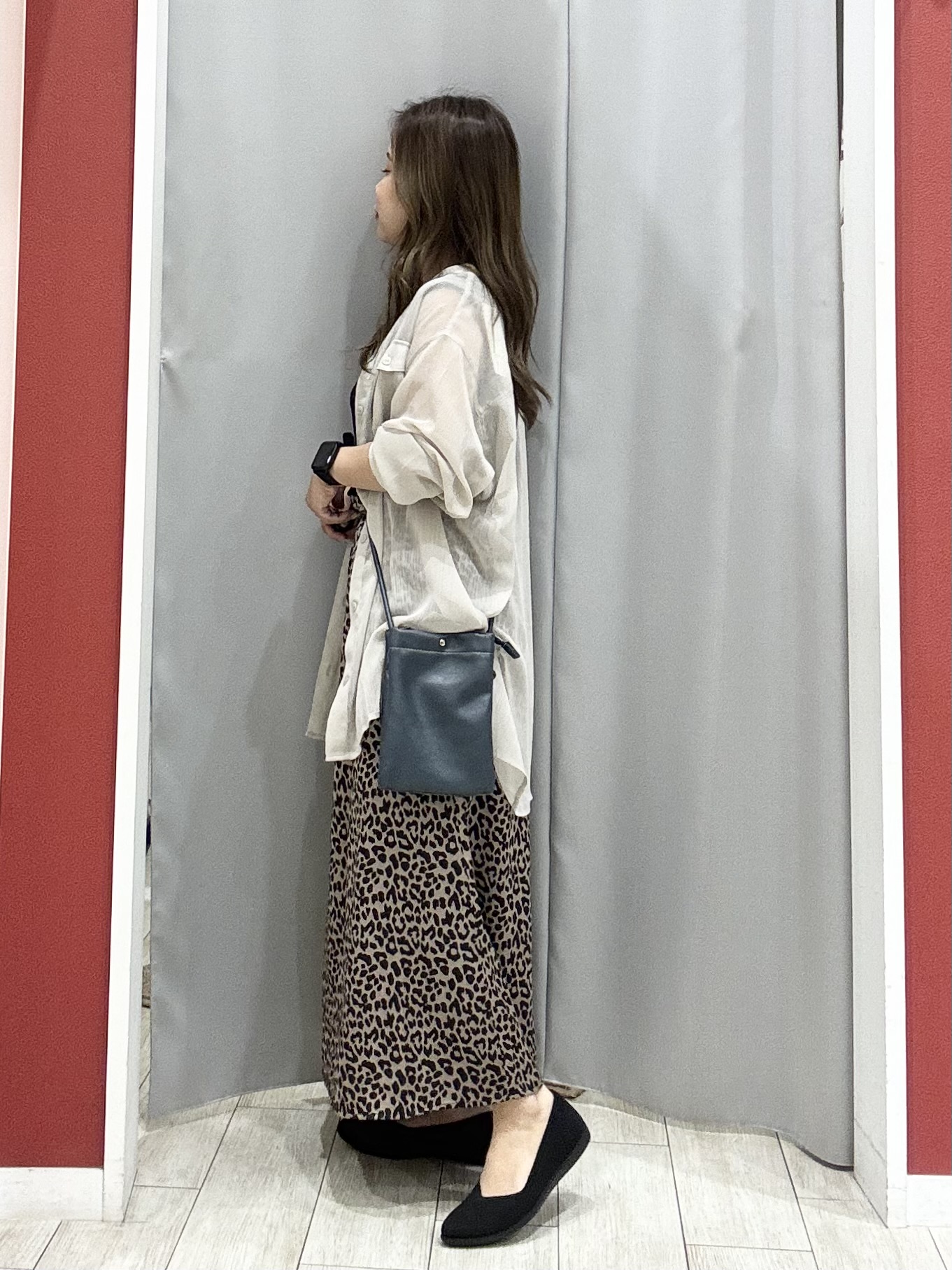 shioさんの「SHOO･LA･RUE｜【洗濯機可】ダブルポケット 楊柳しぼしぼシアーシャツ」を使ったコーディネート