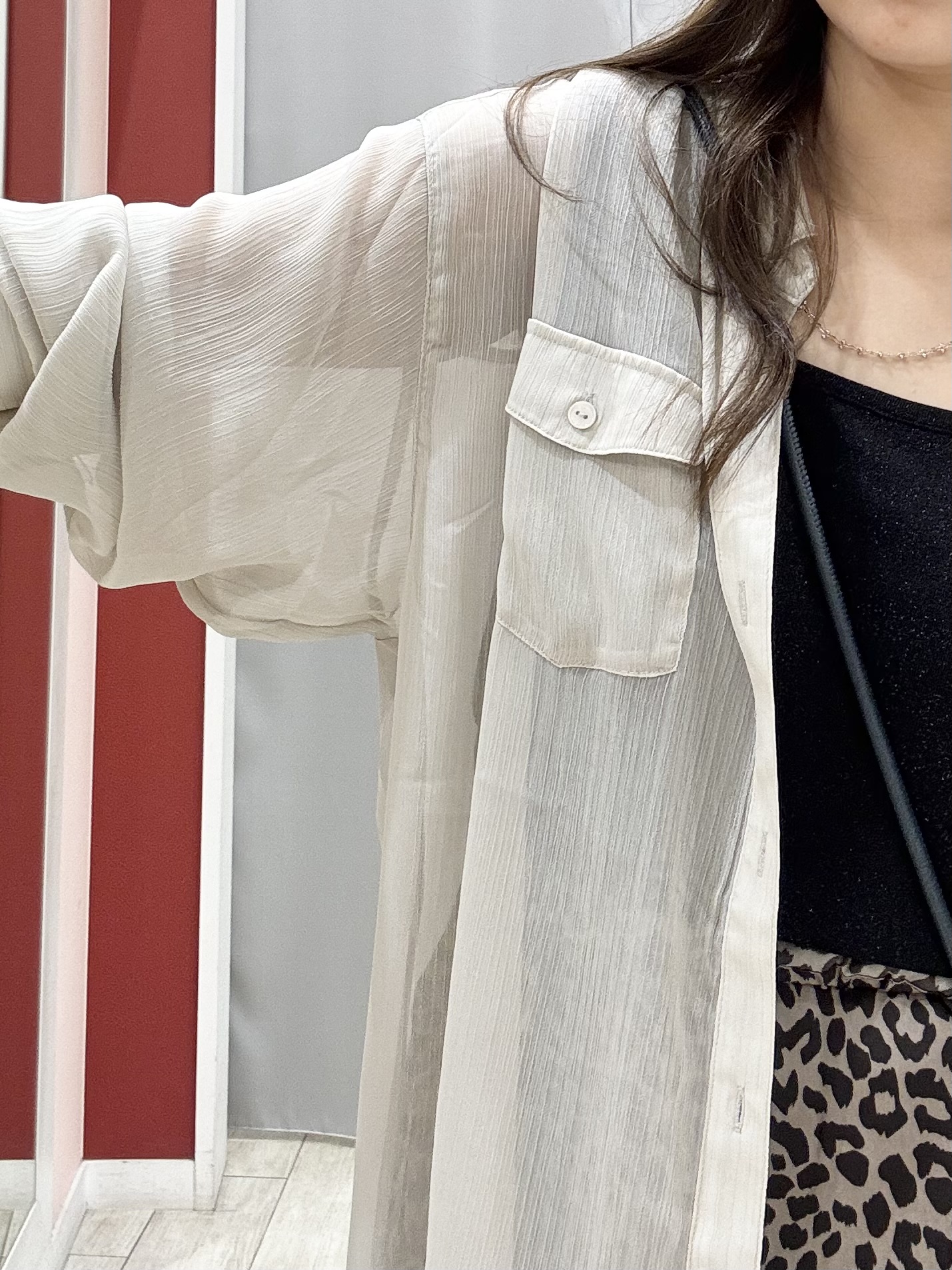 shioさんの「SHOO･LA･RUE｜【洗濯機可】ダブルポケット 楊柳しぼしぼシアーシャツ」を使ったコーディネート