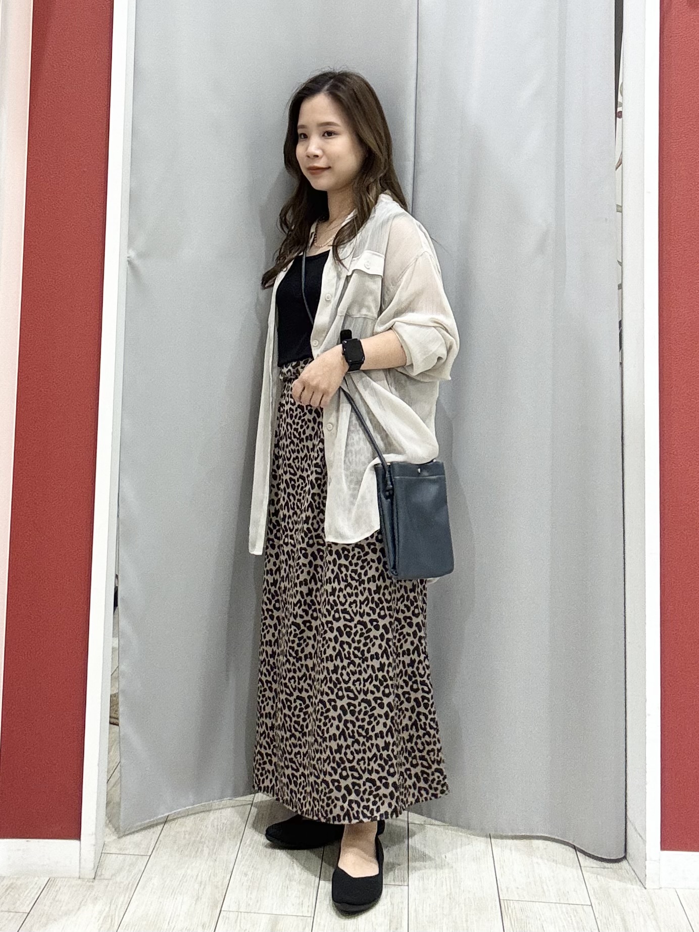 shioさんの「SHOO･LA･RUE｜【洗濯機可】ダブルポケット 楊柳しぼしぼシアーシャツ」を使ったコーディネート