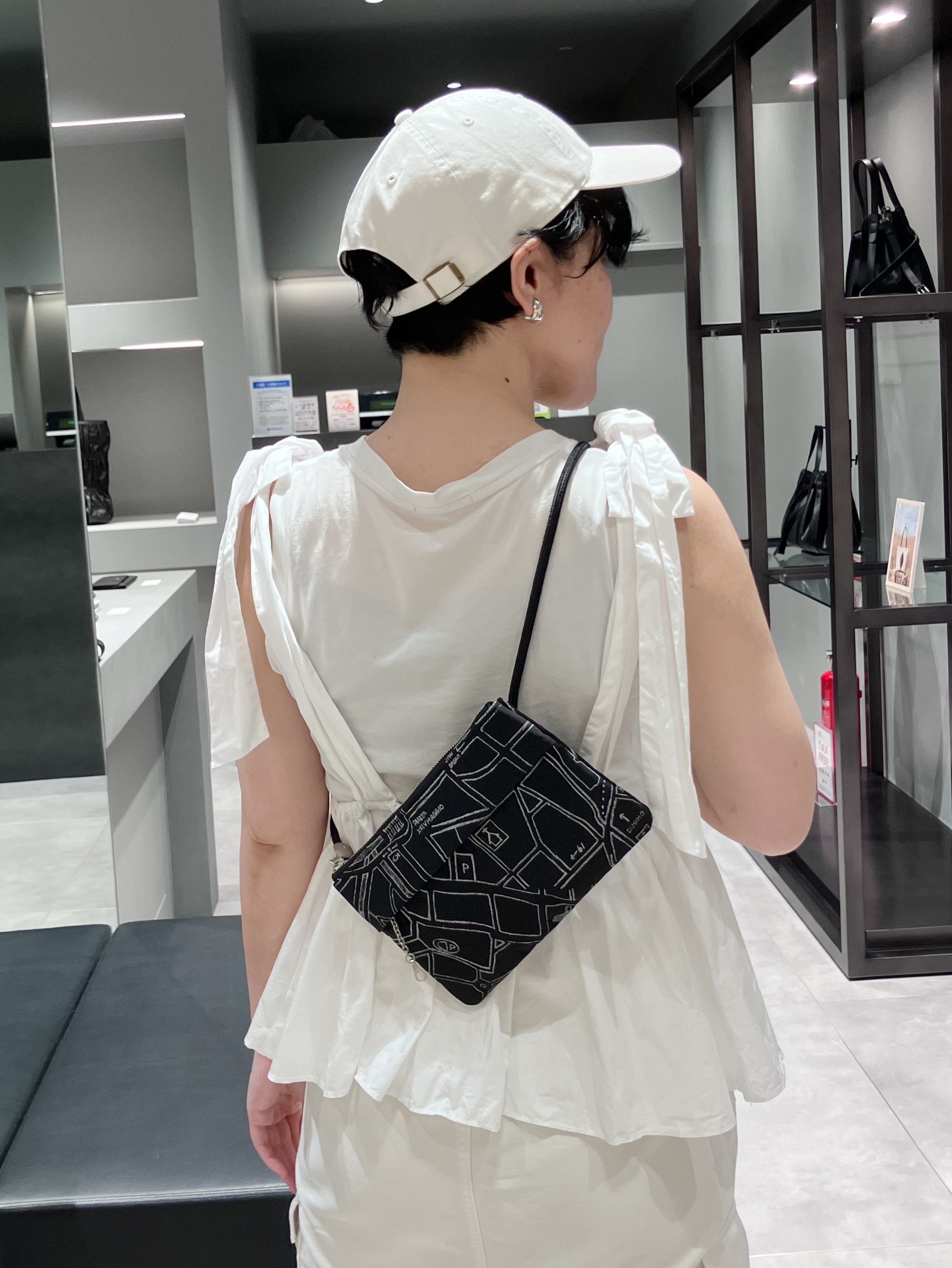 Cさんの「HIROKO HAYASHI｜COMODA（コモダ）サコッシュ」を使ったコーディネート
