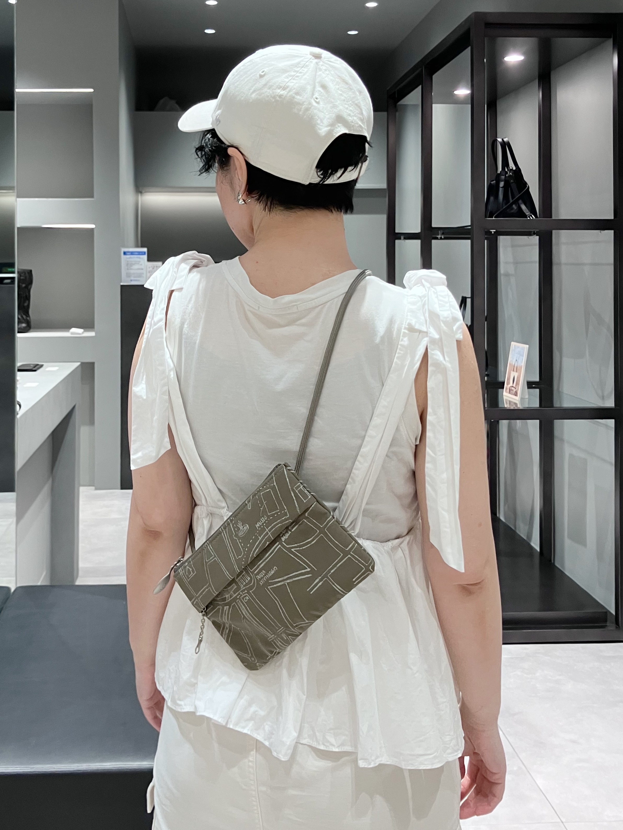 Cさんの「HIROKO HAYASHI｜COMODA（コモダ）サコッシュ」を使ったコーディネート