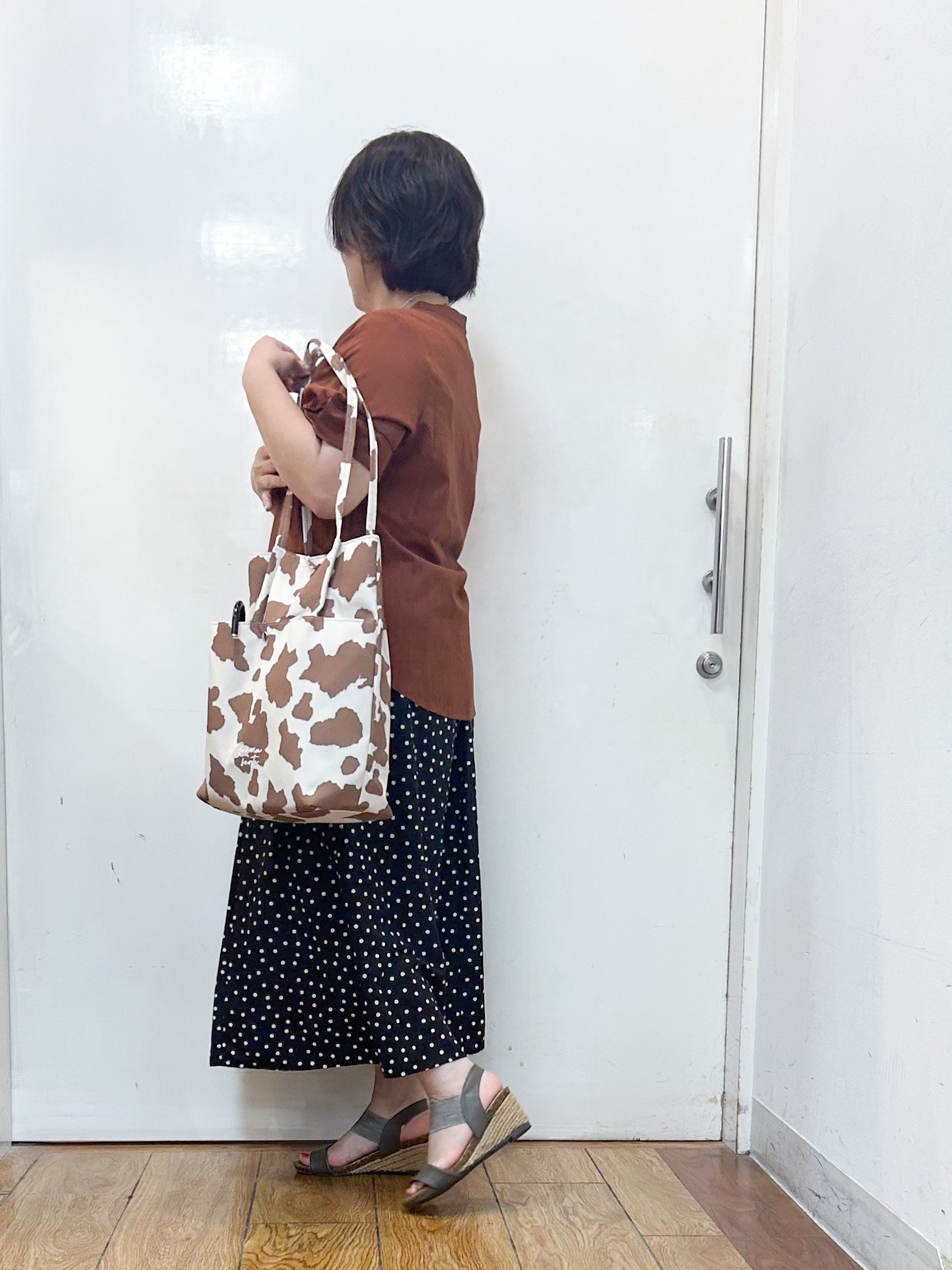 haruさんの「SHOO･LA･RUE｜【洗濯後しわになりにくい／インせずきまる】お袖のハシゴレースが涼やかな印象 麻調スキッパーブラウス」を使ったコーディネート