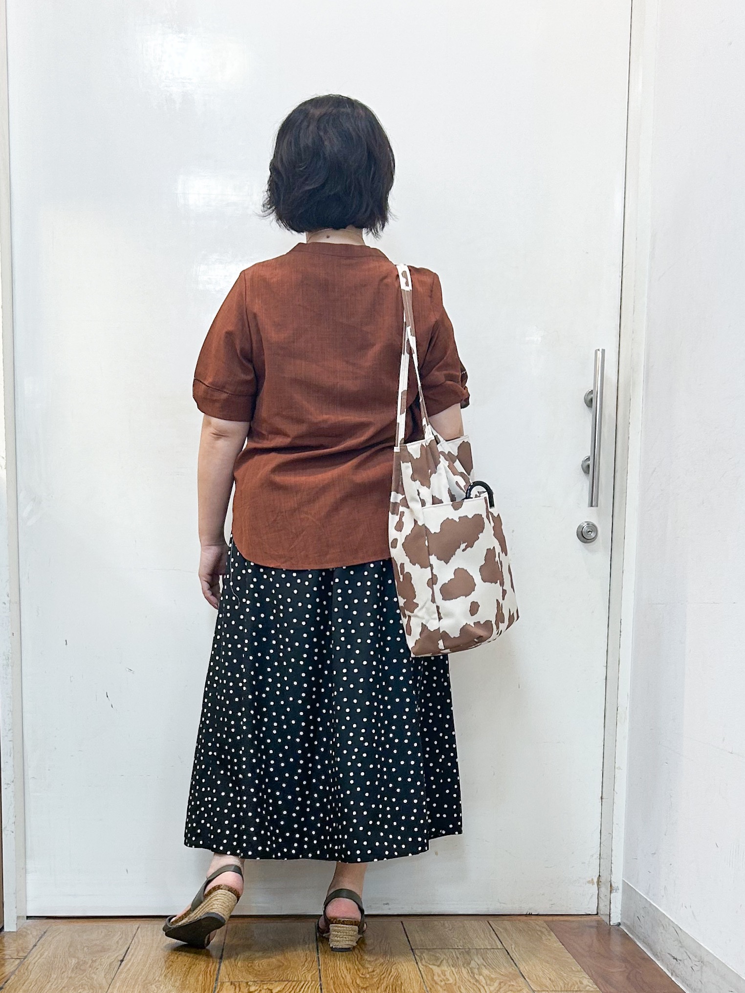 haruさんの「SHOO･LA･RUE｜【洗濯後しわになりにくい／インせずきまる】お袖のハシゴレースが涼やかな印象 麻調スキッパーブラウス」を使ったコーディネート