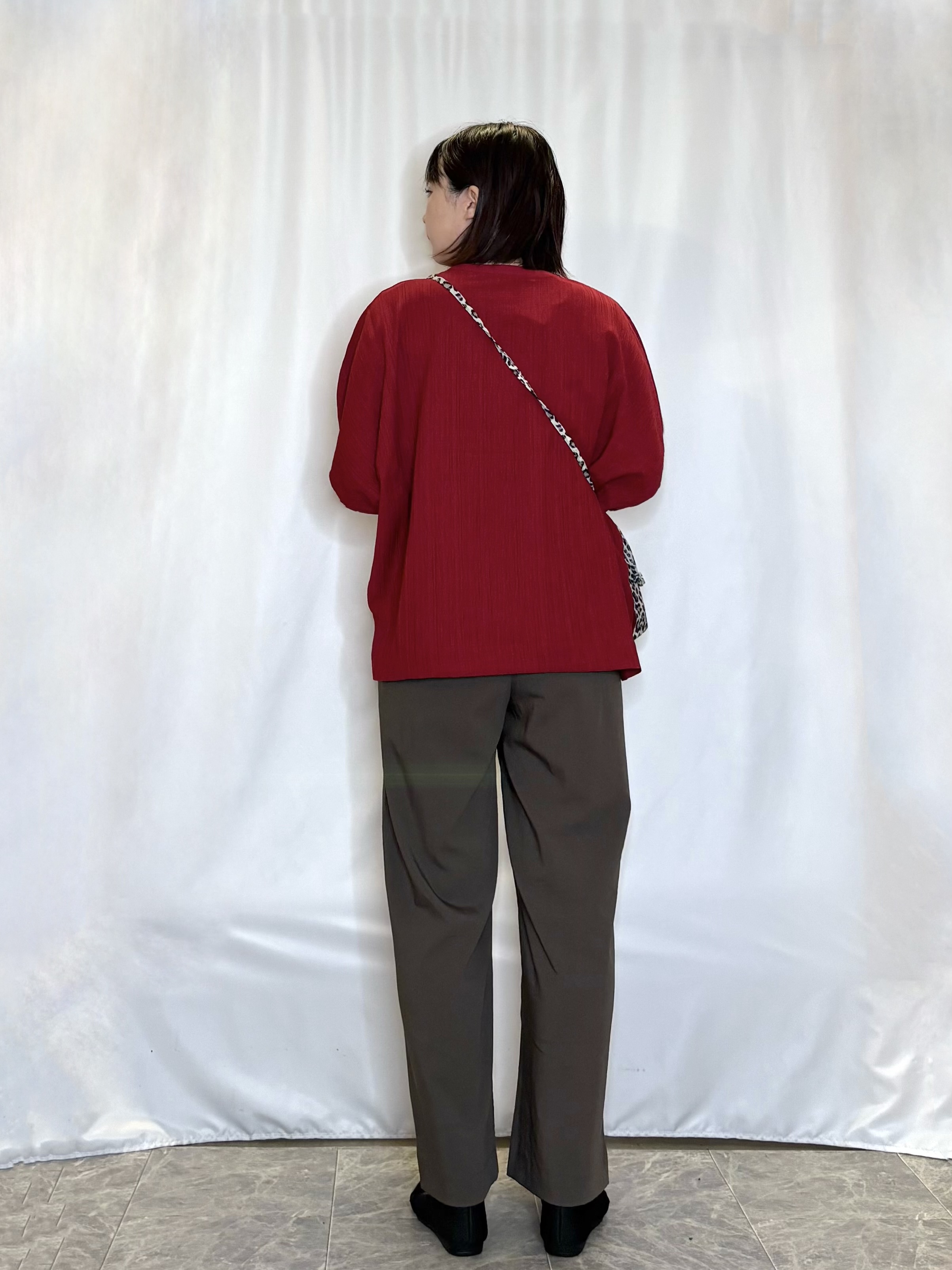 ネリさんの「SHOO･LA･RUE｜【インせず着られる/洗濯後しわになりにくい】しぼしぼドルマンブラウス」を使ったコーディネート