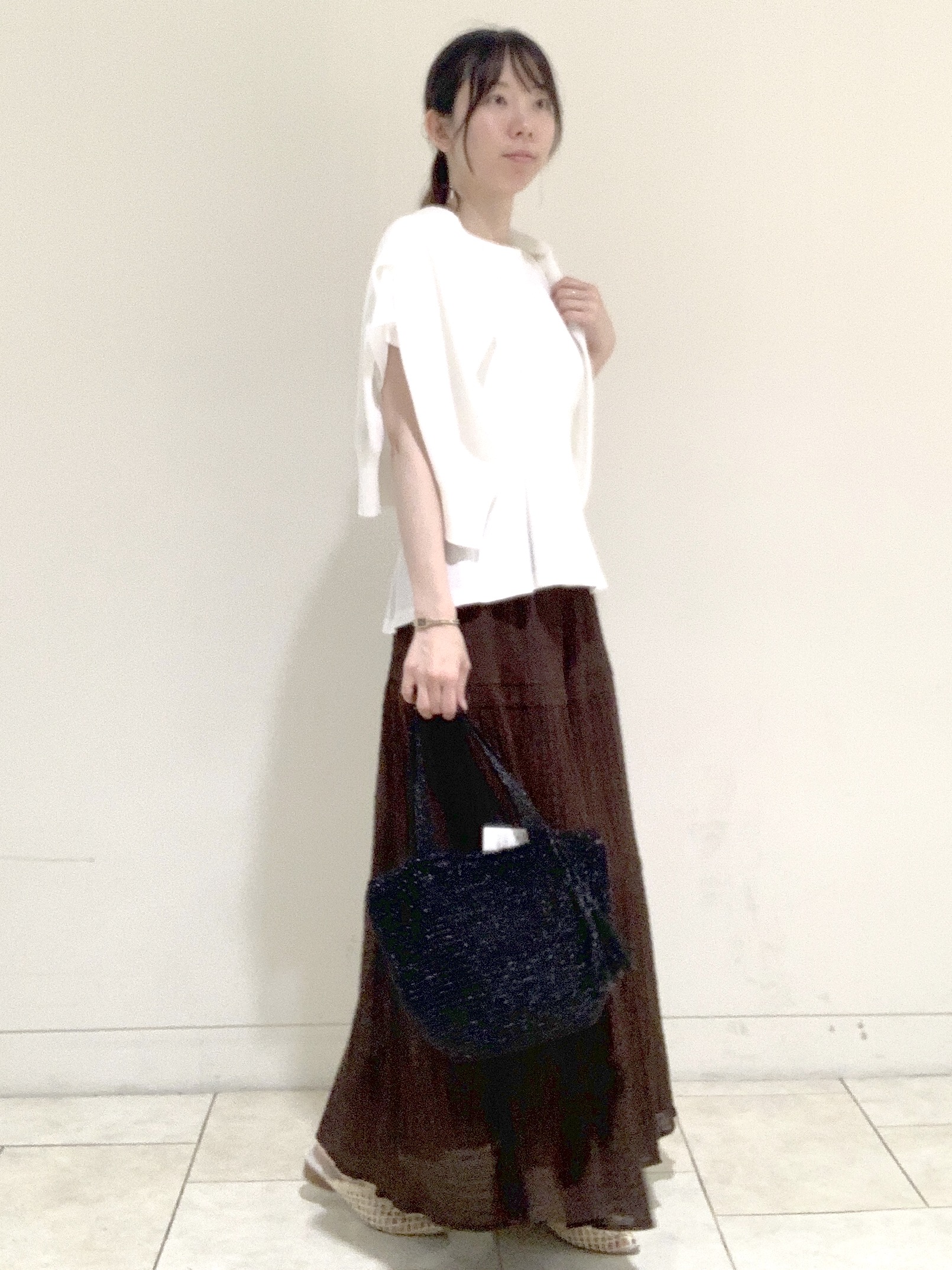 ヤマグチさんの「Reflect｜【UVカット／接触冷感／吸水速乾】タックデザインフレアトップス」を使ったコーディネート