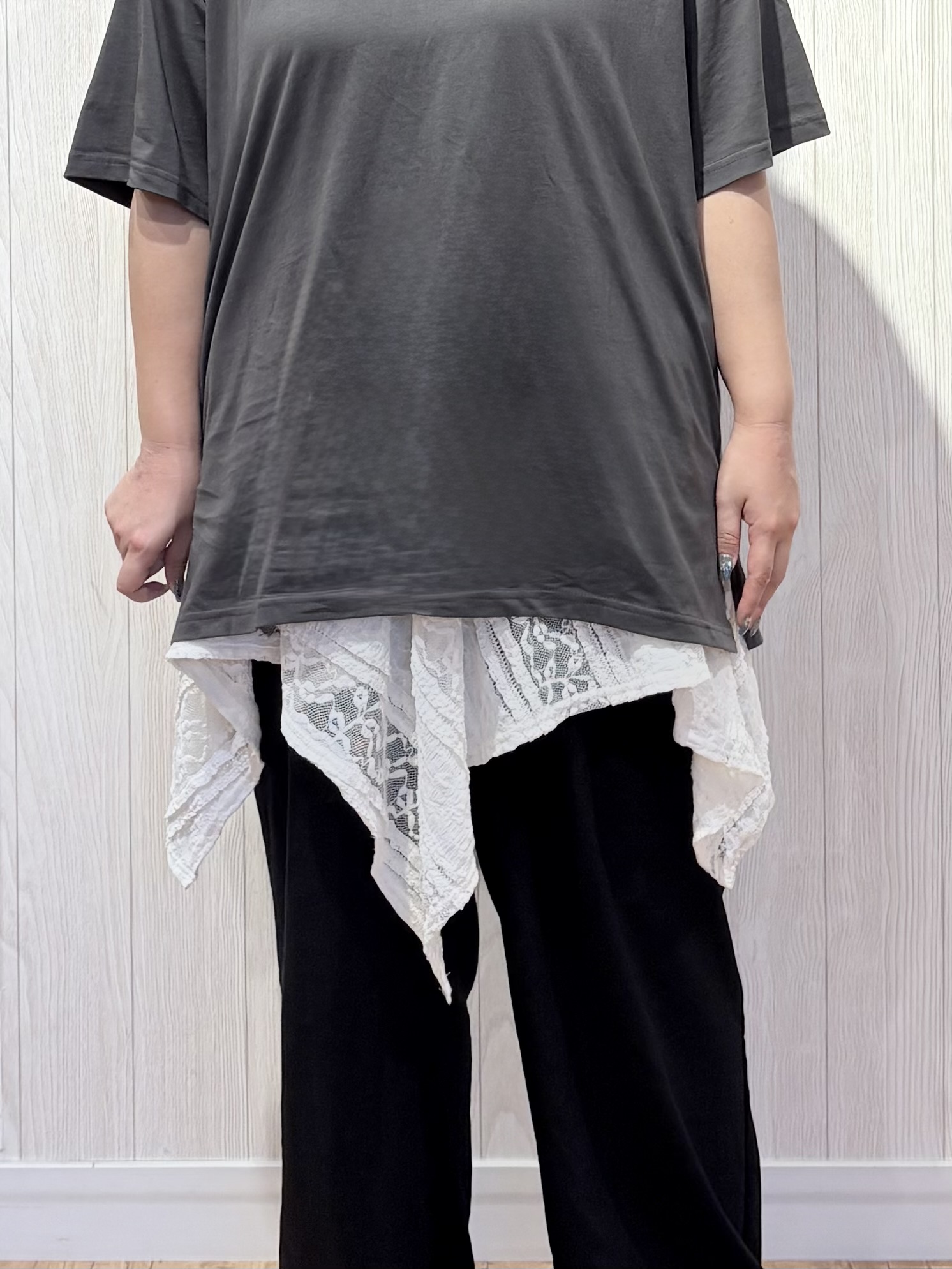 砂糖さんの「SHOO･LA･RUE｜【ひんやり】ゆるっと体型カバー BIGアソートTシャツ」を使ったコーディネート