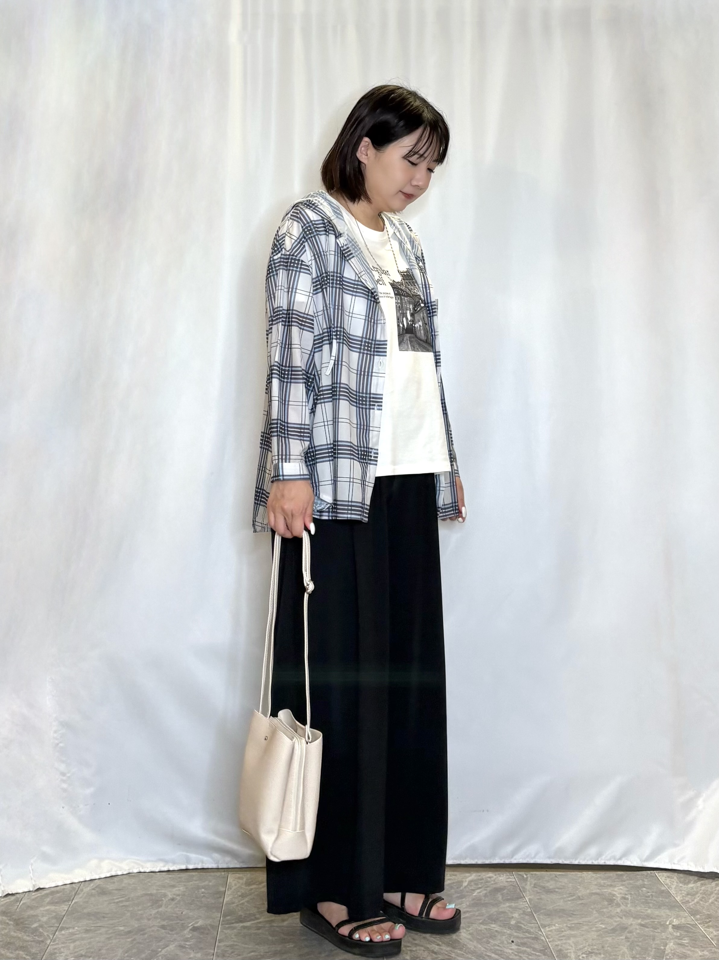 ネリさんの「SHOO･LA･RUE｜【洗濯機可/体型カバー】程よい透け感の ゆるシルエットシア―シャツ」を使ったコーディネート