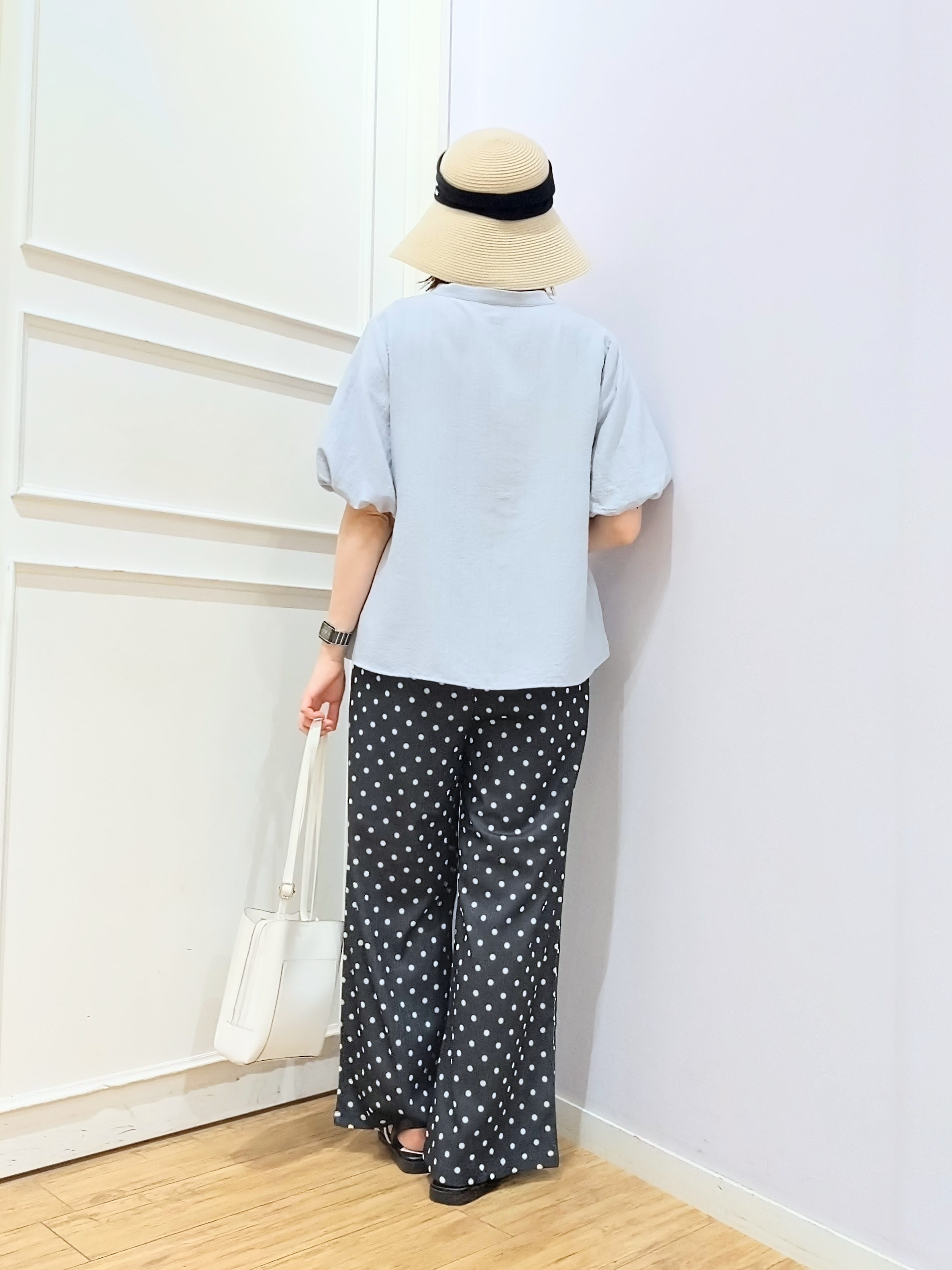 miomioさんの「SHOO･LA･RUE｜【S-LL/洗濯機可】バルーンスリーブ　キーネックブラウス」を使ったコーディネート