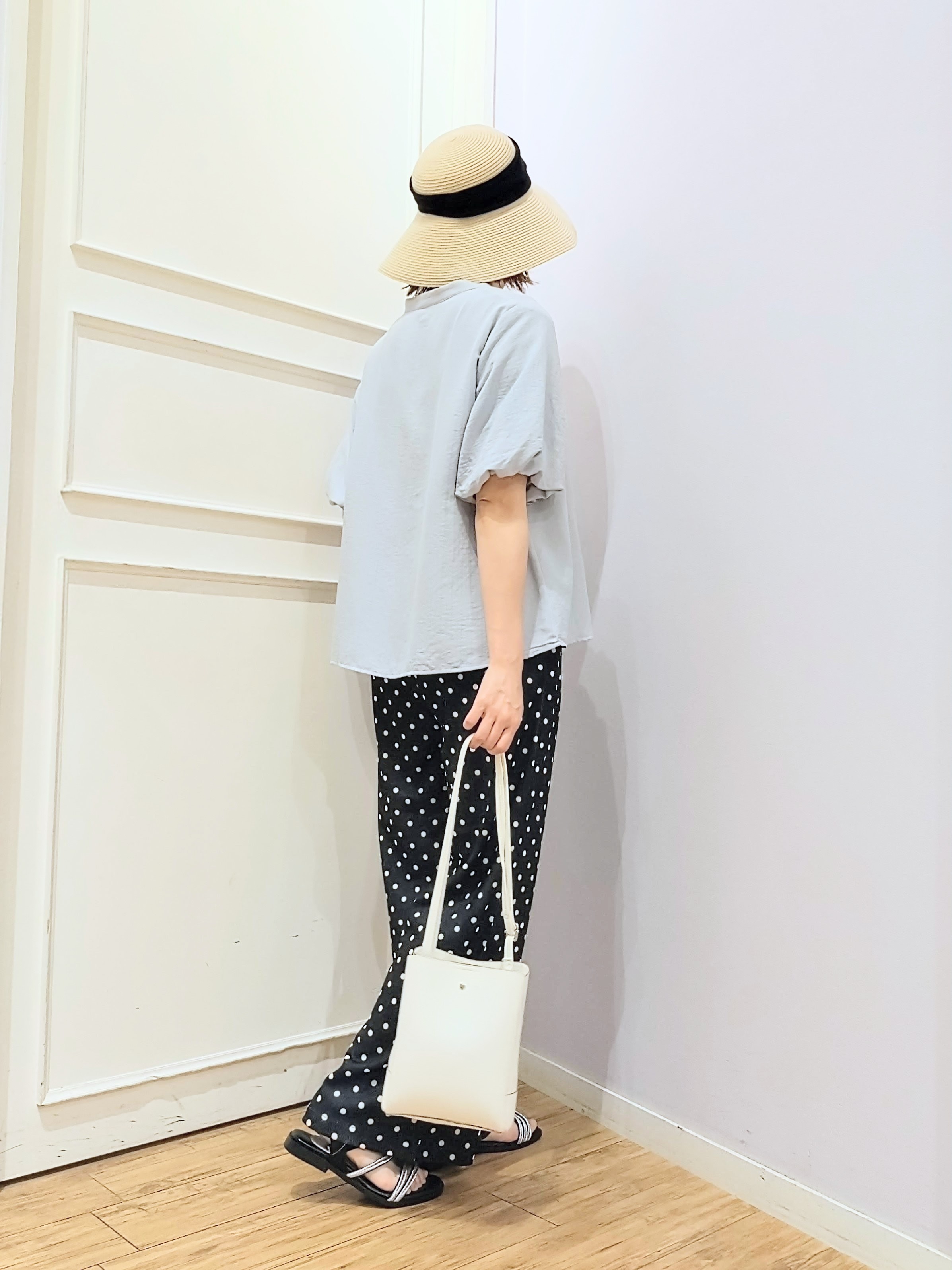 miomioさんの「SHOO･LA･RUE｜【S-LL/洗濯機可】バルーンスリーブ　キーネックブラウス」を使ったコーディネート