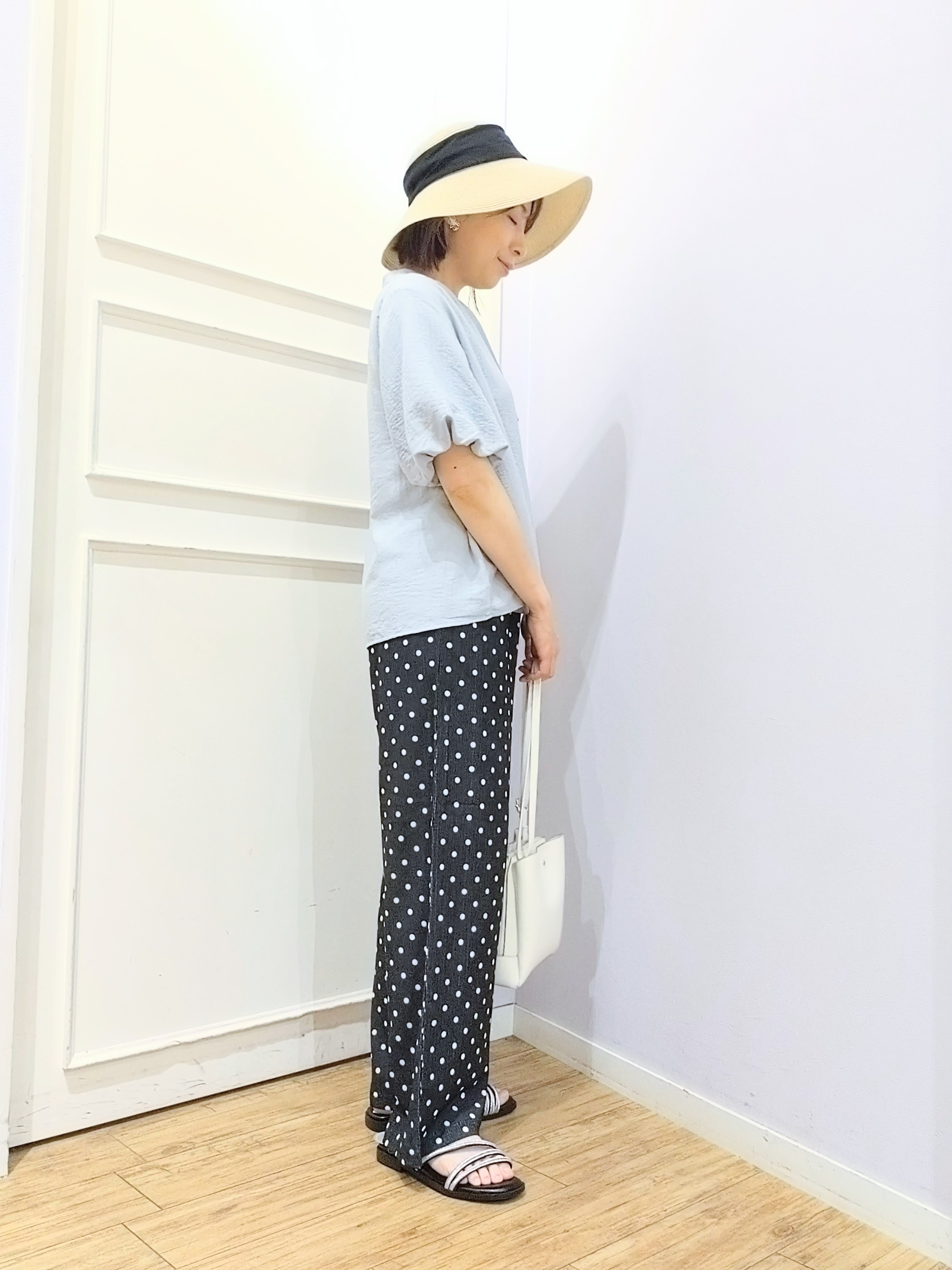miomioさんの「SHOO･LA･RUE｜【S-LL/洗濯機可】バルーンスリーブ　キーネックブラウス」を使ったコーディネート