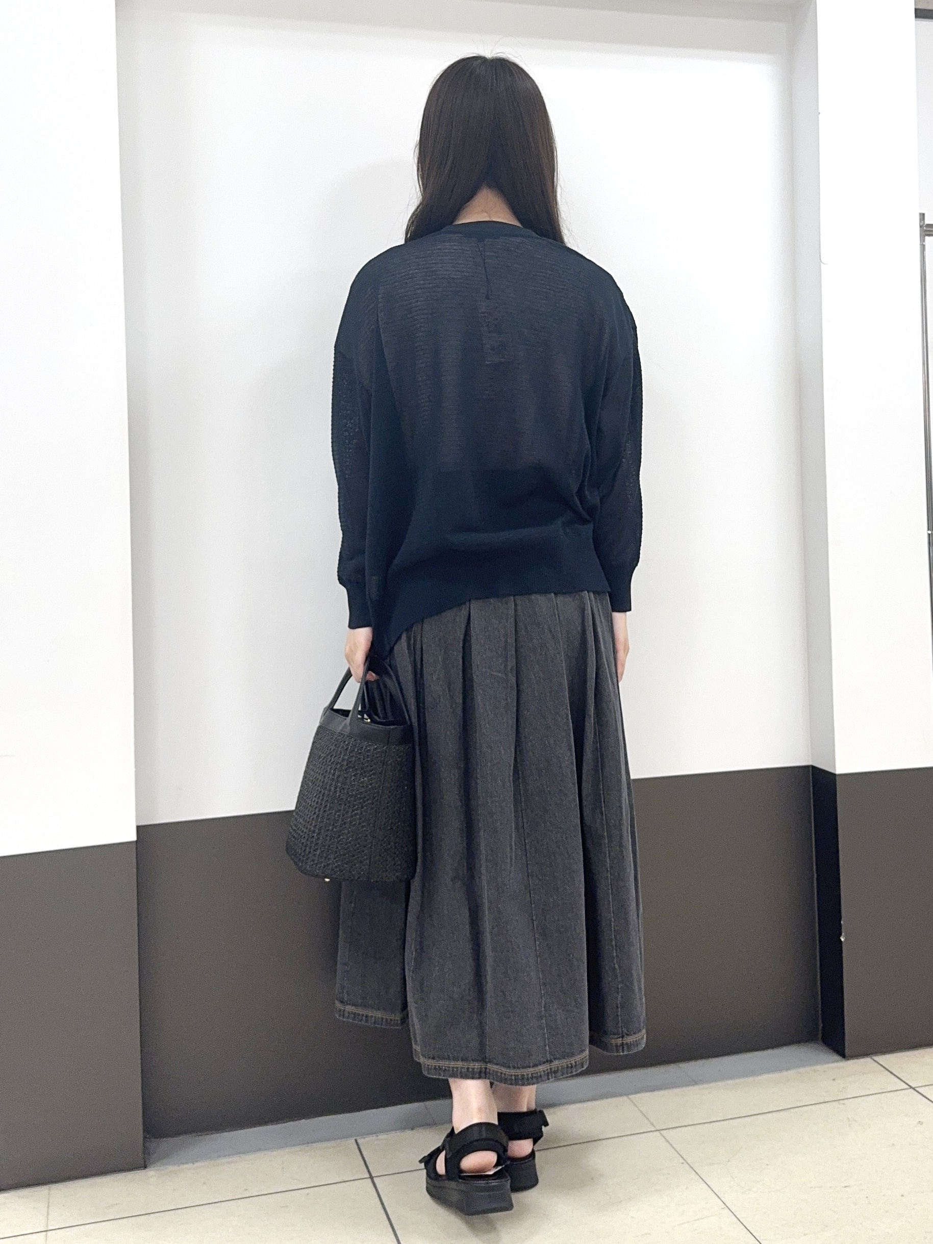 Nrinさんの「Reflect｜オフボディVネックニットカーディガン」を使ったコーディネート