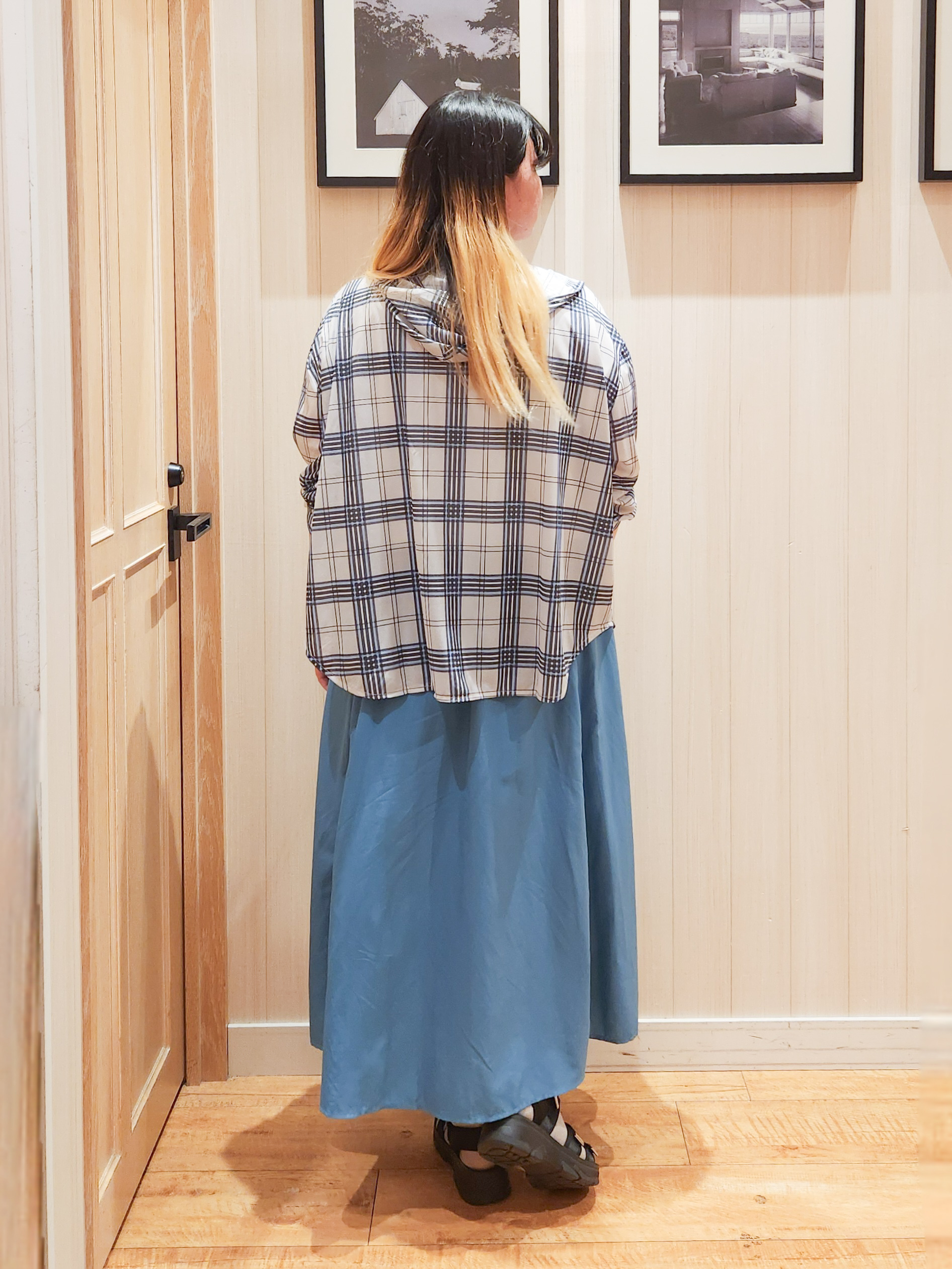 れーやんさんの「SHOO･LA･RUE｜【洗濯機可/体型カバー】程よい透け感の ゆるシルエットシア―シャツ」を使ったコーディネート