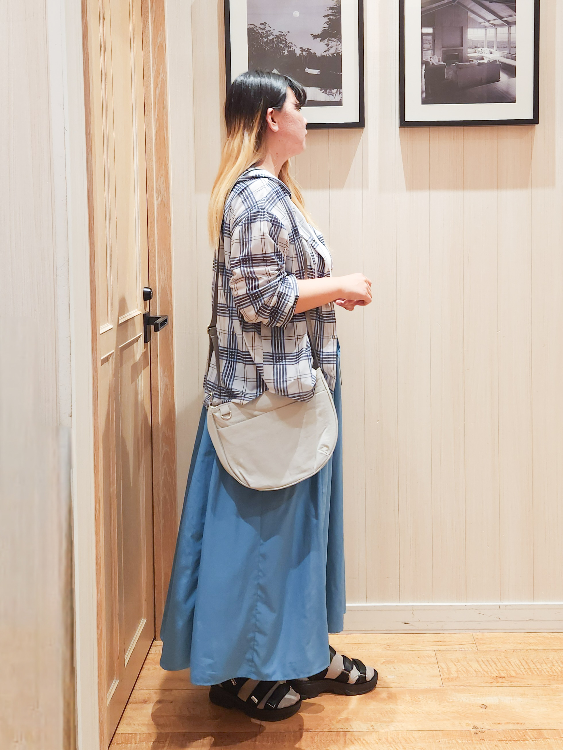 れーやんさんの「SHOO･LA･RUE｜【洗濯機可/体型カバー】程よい透け感の ゆるシルエットシア―シャツ」を使ったコーディネート