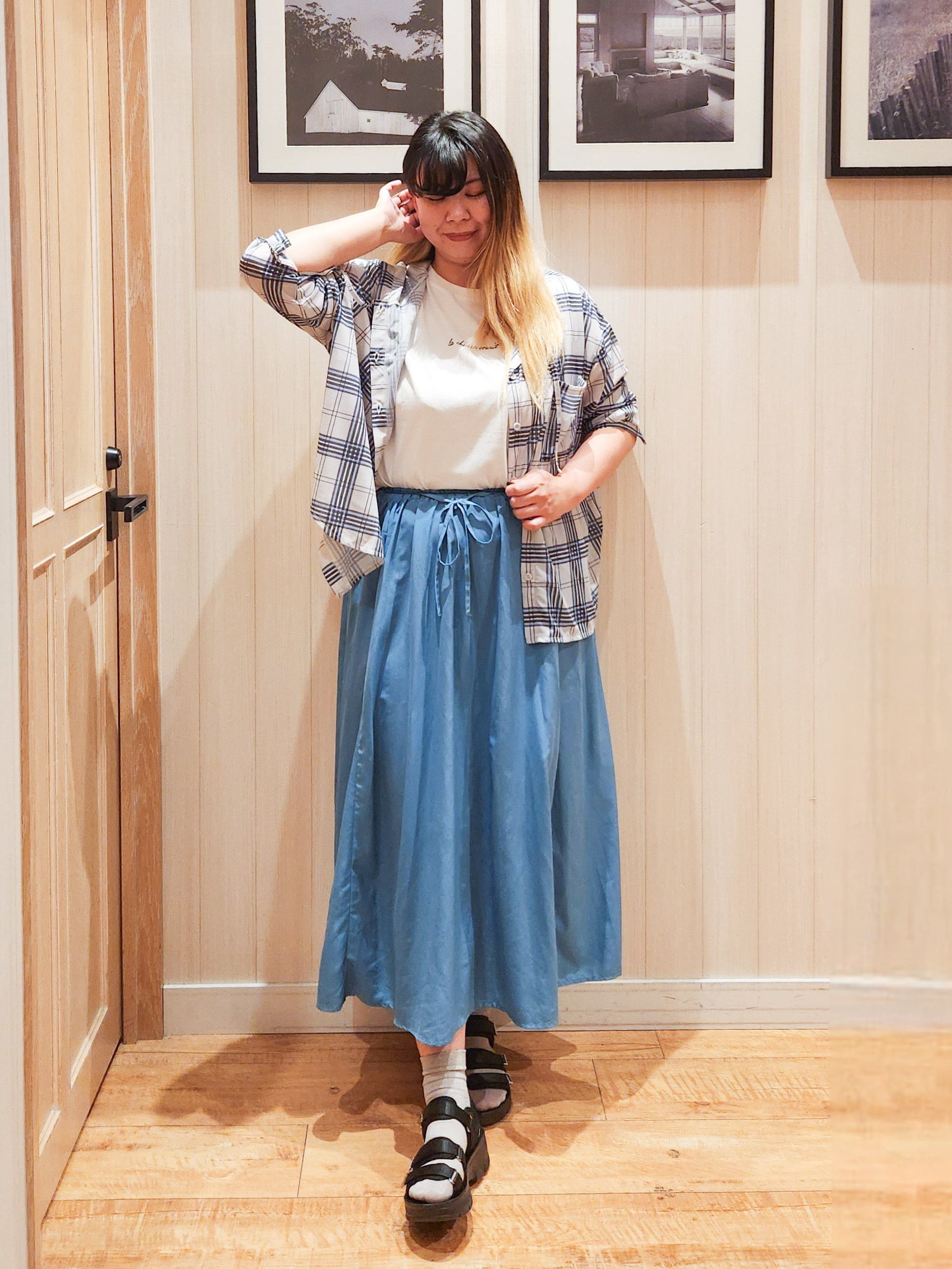れーやんさんの「SHOO･LA･RUE｜【洗濯機可/体型カバー】程よい透け感の ゆるシルエットシア―シャツ」を使ったコーディネート