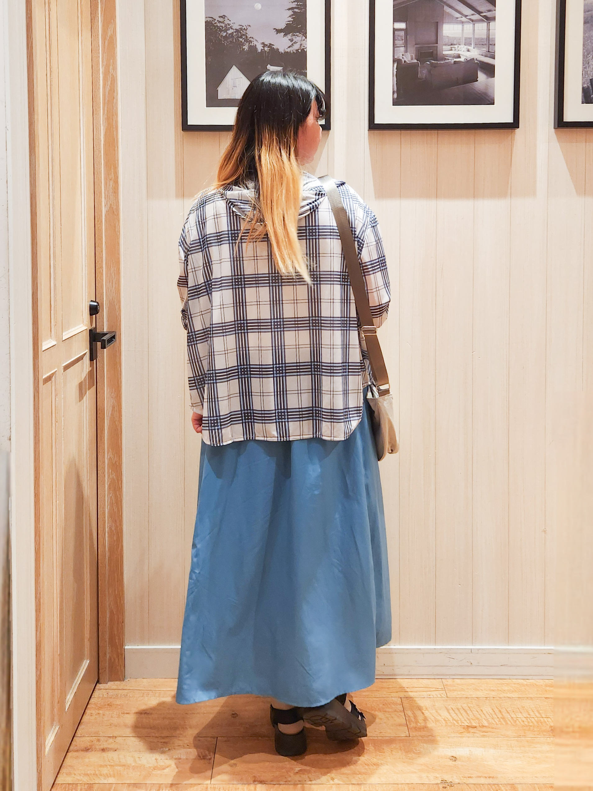 れーやんさんの「SHOO･LA･RUE｜【洗濯機可/体型カバー】程よい透け感の ゆるシルエットシア―シャツ」を使ったコーディネート