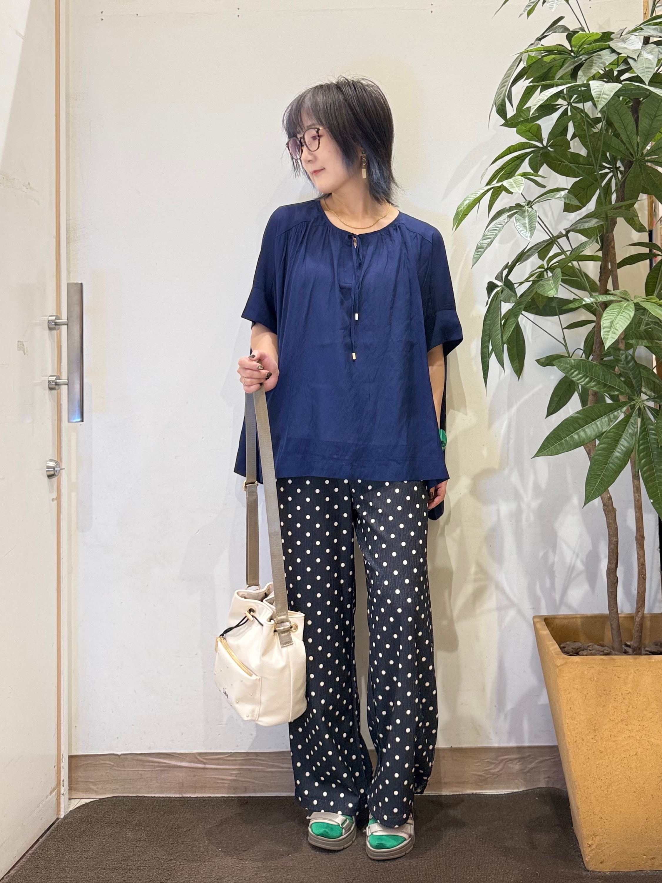 misakiさんの「SHOO･LA･RUE｜【2点セット】ポンチョ風ブラウス＆タンクトップセット」を使ったコーディネート