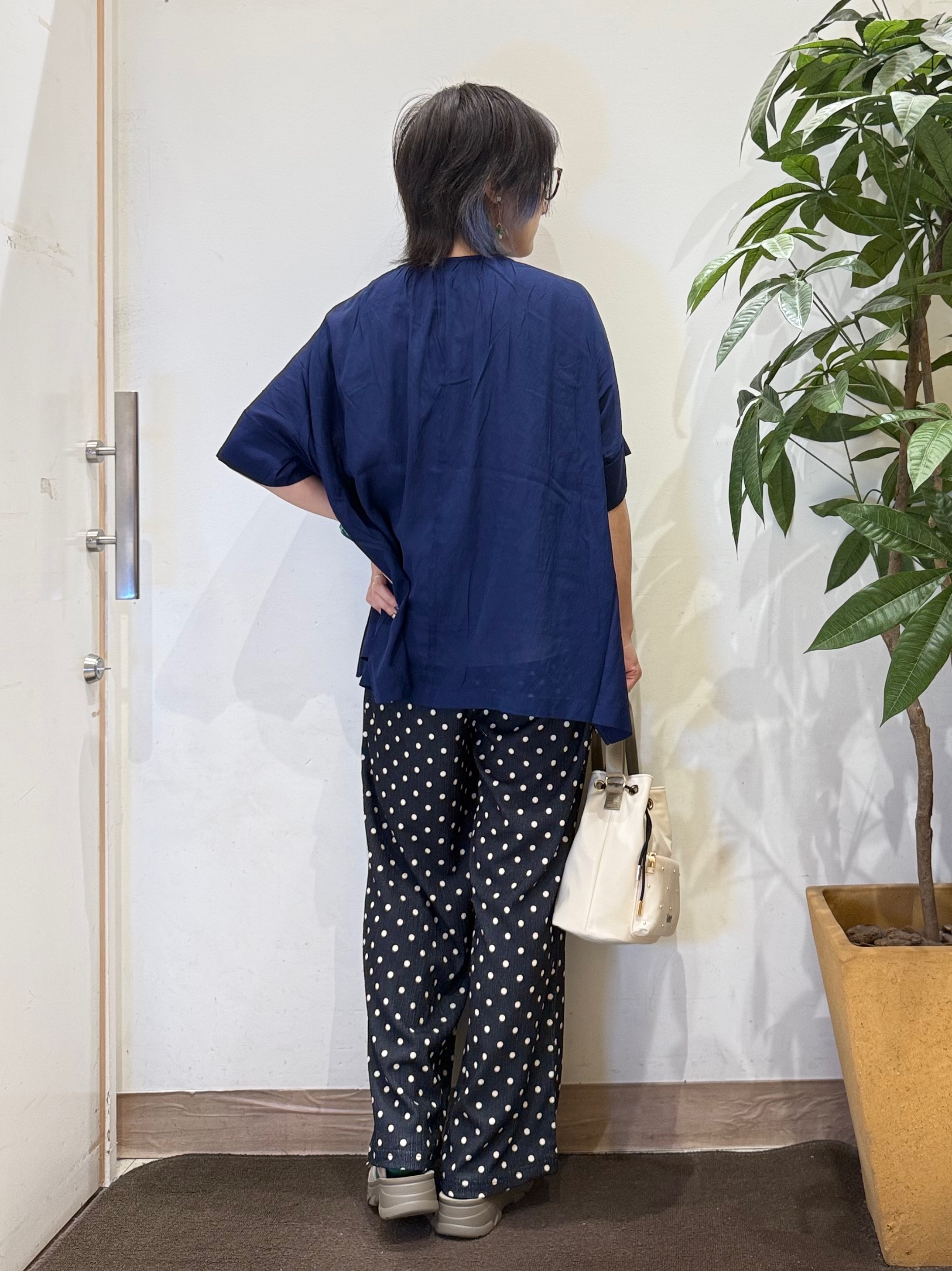 misakiさんの「SHOO･LA･RUE｜【2点セット】ポンチョ風ブラウス＆タンクトップセット」を使ったコーディネート