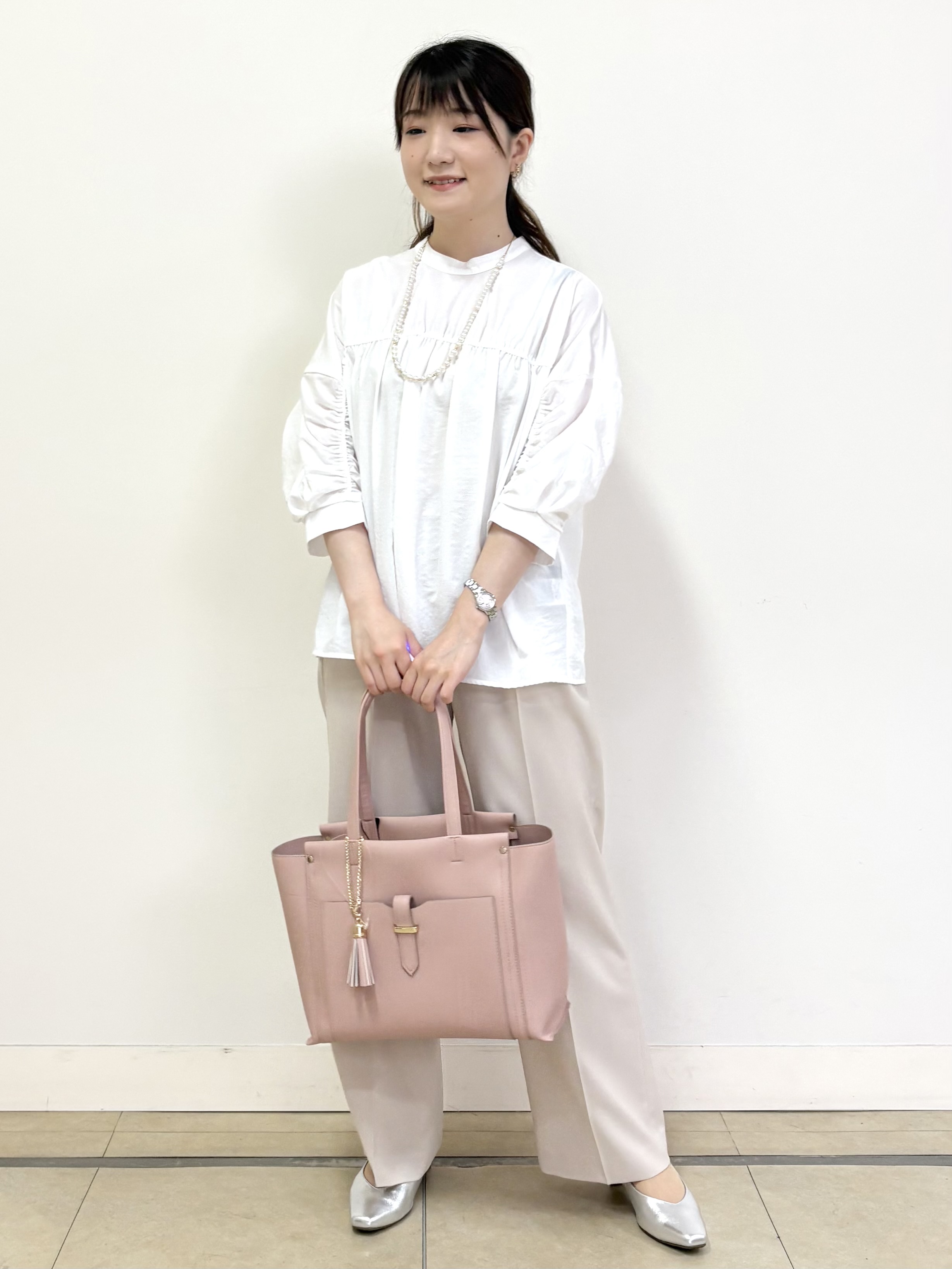 mikiさんの「Reflect｜【手洗い可】プチハイネック ギャザーブラウス」を使ったコーディネート
