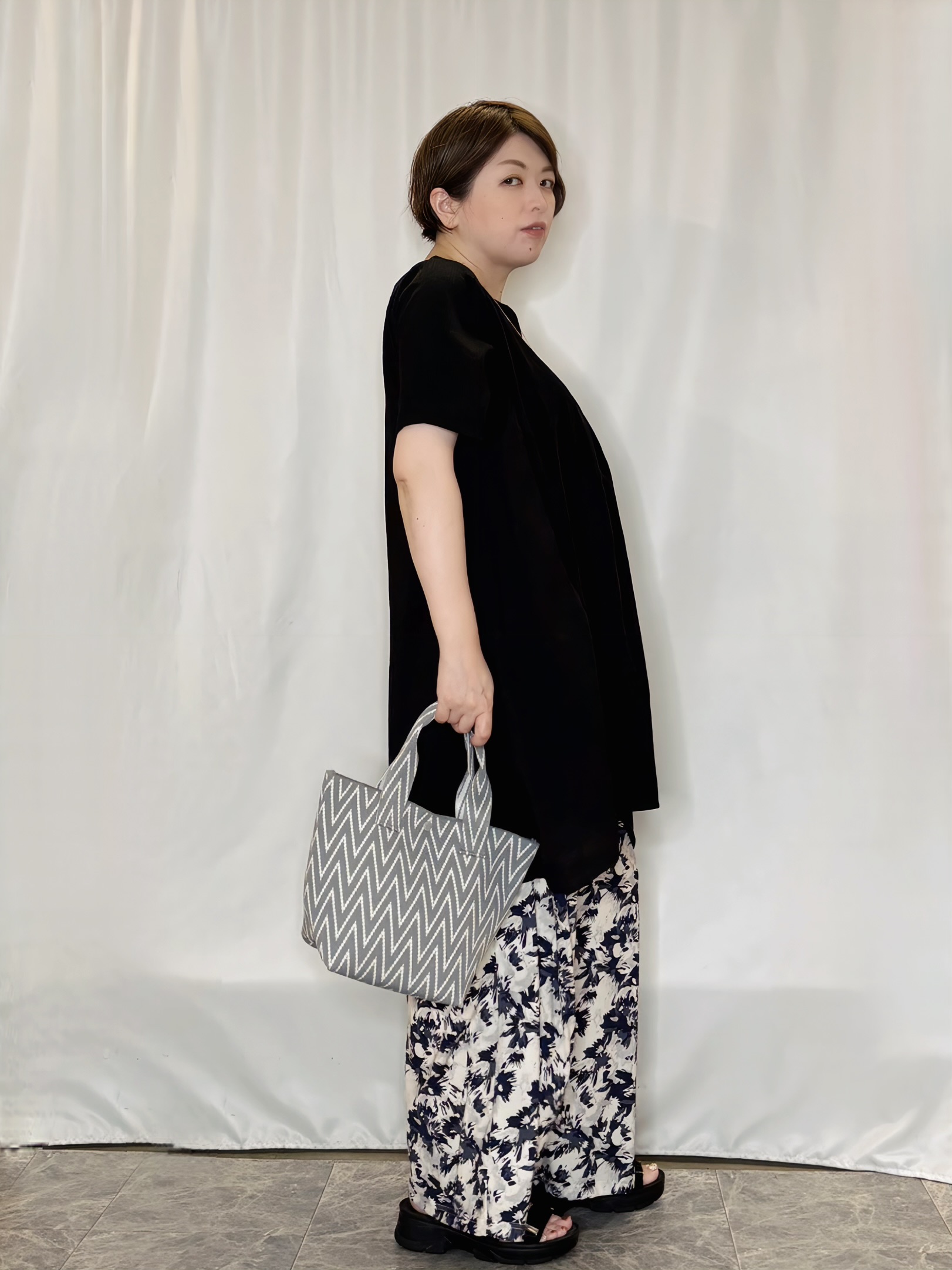たみさんの「SHOO･LA･RUE｜【洗濯機可/体型カバー】上から着るだけ 異素材切替 Aラインチュニックワンピース」を使ったコーディネート