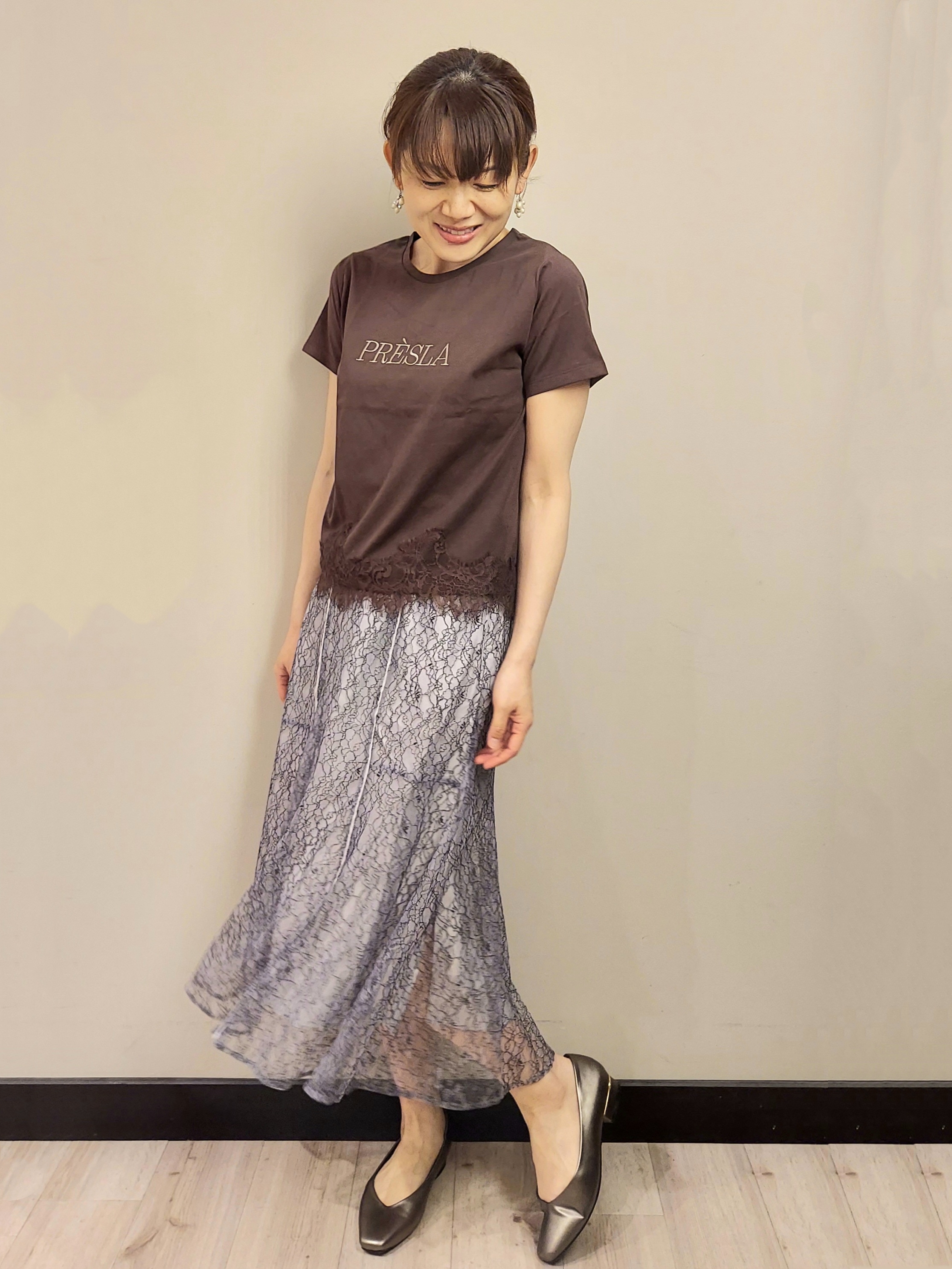 MAKIさんの「index｜【接触冷感／UVケア】裾レースロゴTシャツ《洗濯機OK》」を使ったコーディネート