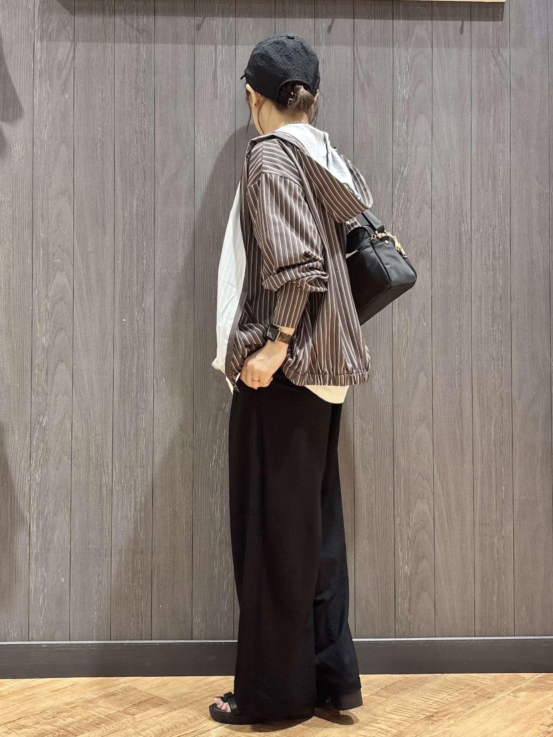 meiさんの「SHOO･LA･RUE｜【ひんやり/洗濯後しわになりにくい/S-LL】お顔も手の甲もしっかりカバー　日よけ・指穴付きUVパー」を使ったコーディネート