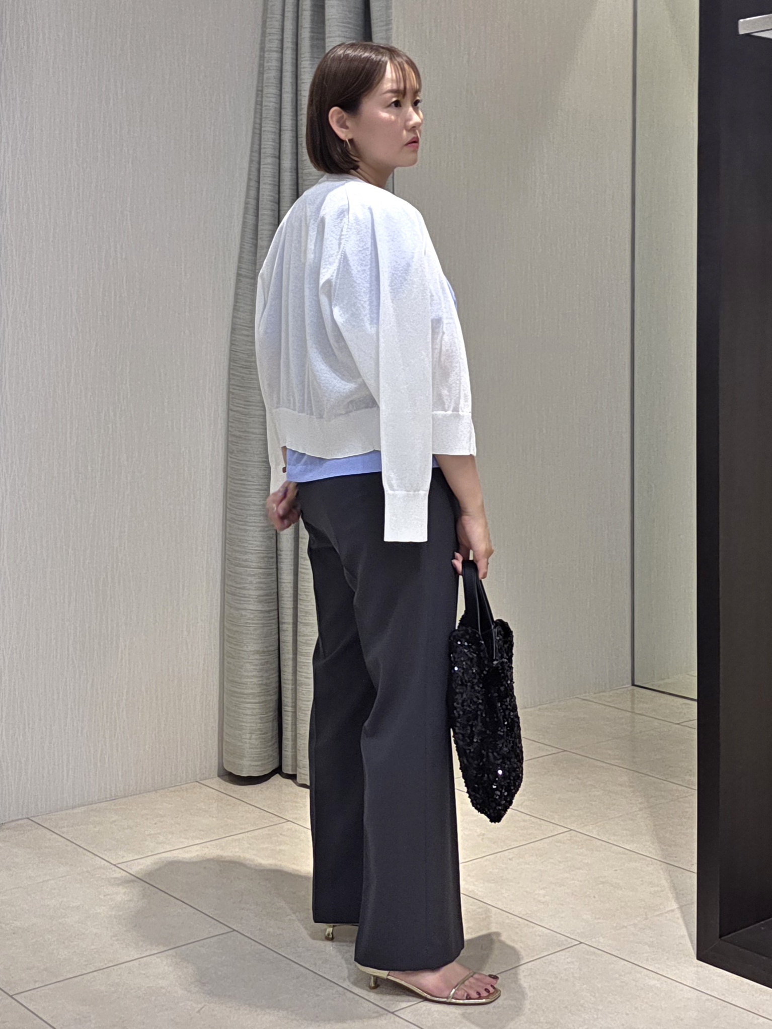 naokoさんの「UNTITLED｜【接触冷感/通気性/洗える】Vネックフリルブラウス」を使ったコーディネート