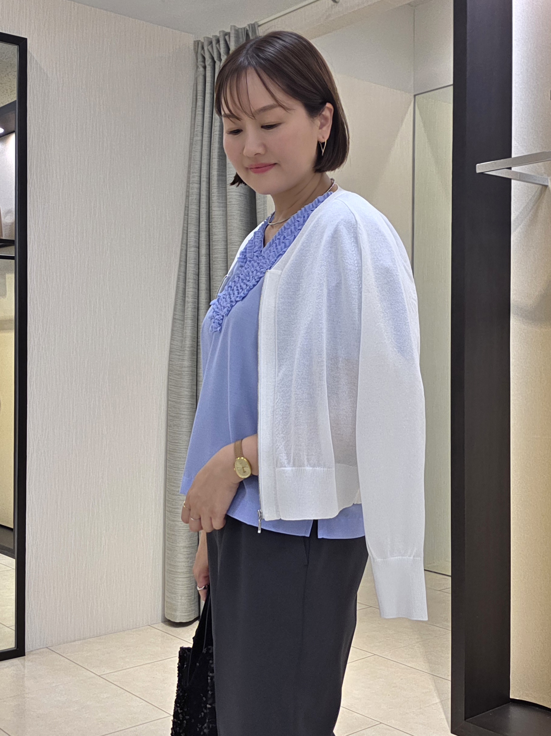 naokoさんの「UNTITLED｜【接触冷感/通気性/洗える】Vネックフリルブラウス」を使ったコーディネート