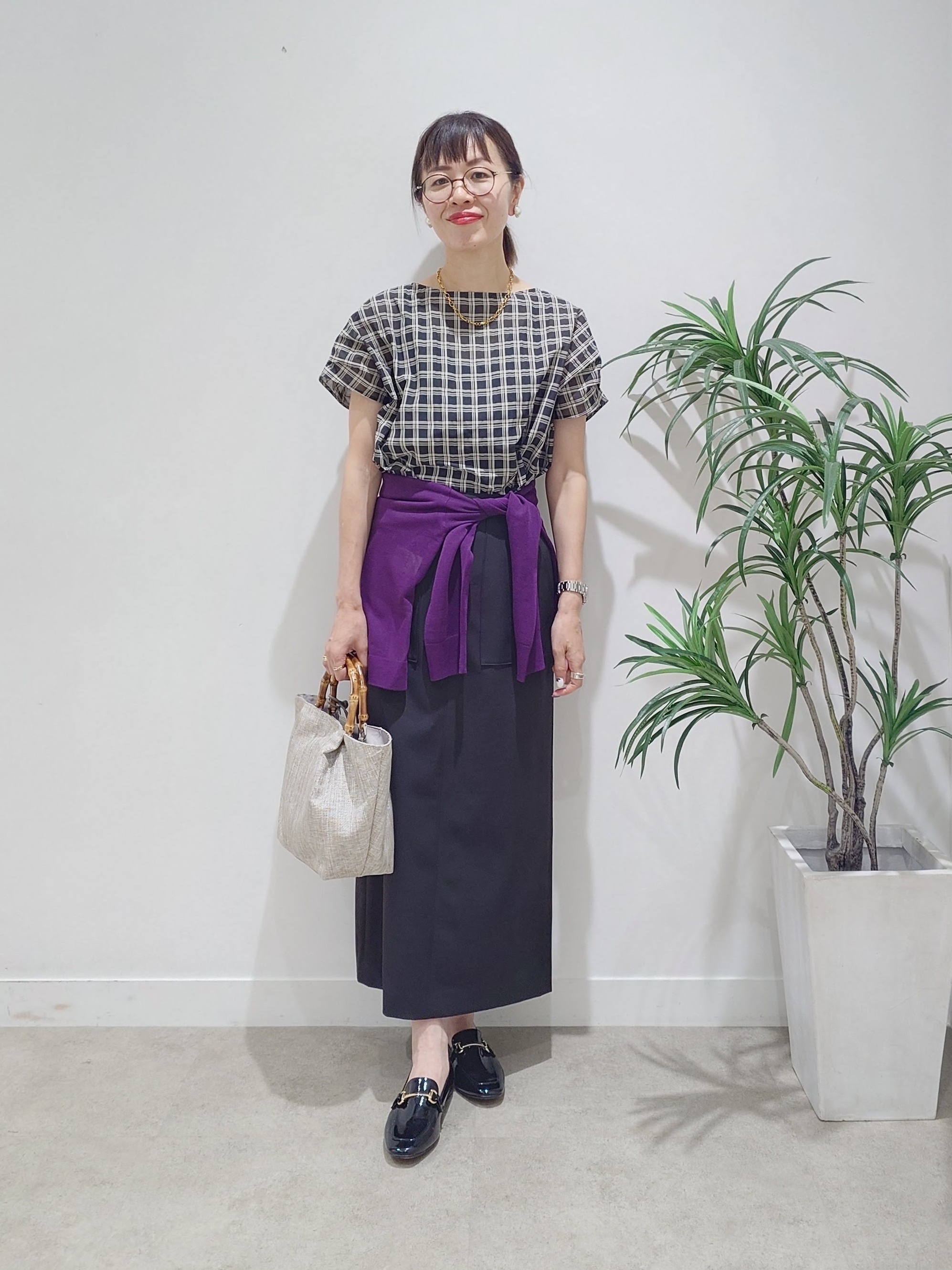 MUTSUKOさんの「UNTITLED｜シアーチェックブラウス」を使ったコーディネート
