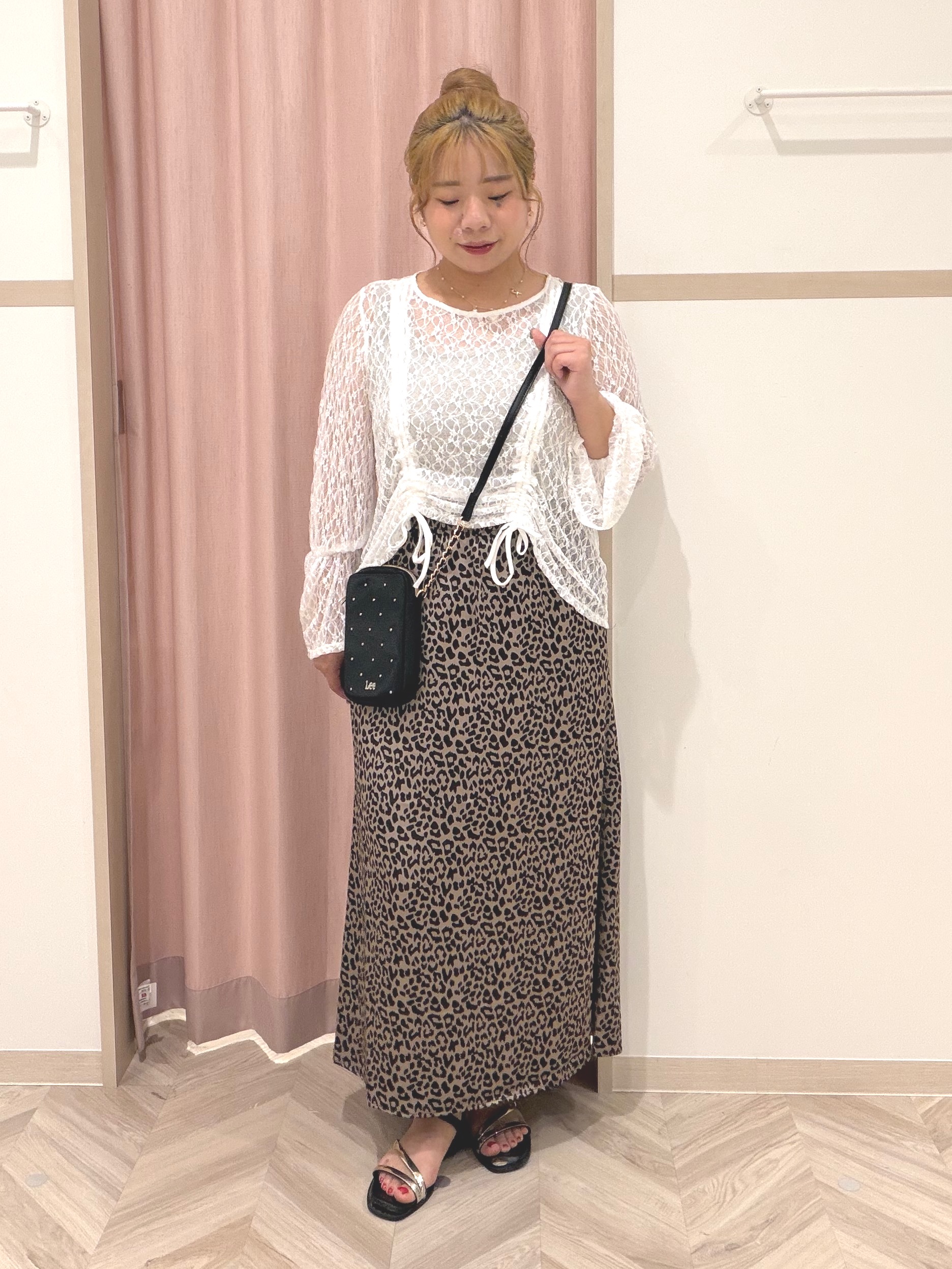 まちゃんなちゃんさんの「SHOO･LA･RUE｜【洗濯機可】スクエアネックが小顔効果に　きらきらラメタンクトップ」を使ったコーディネート