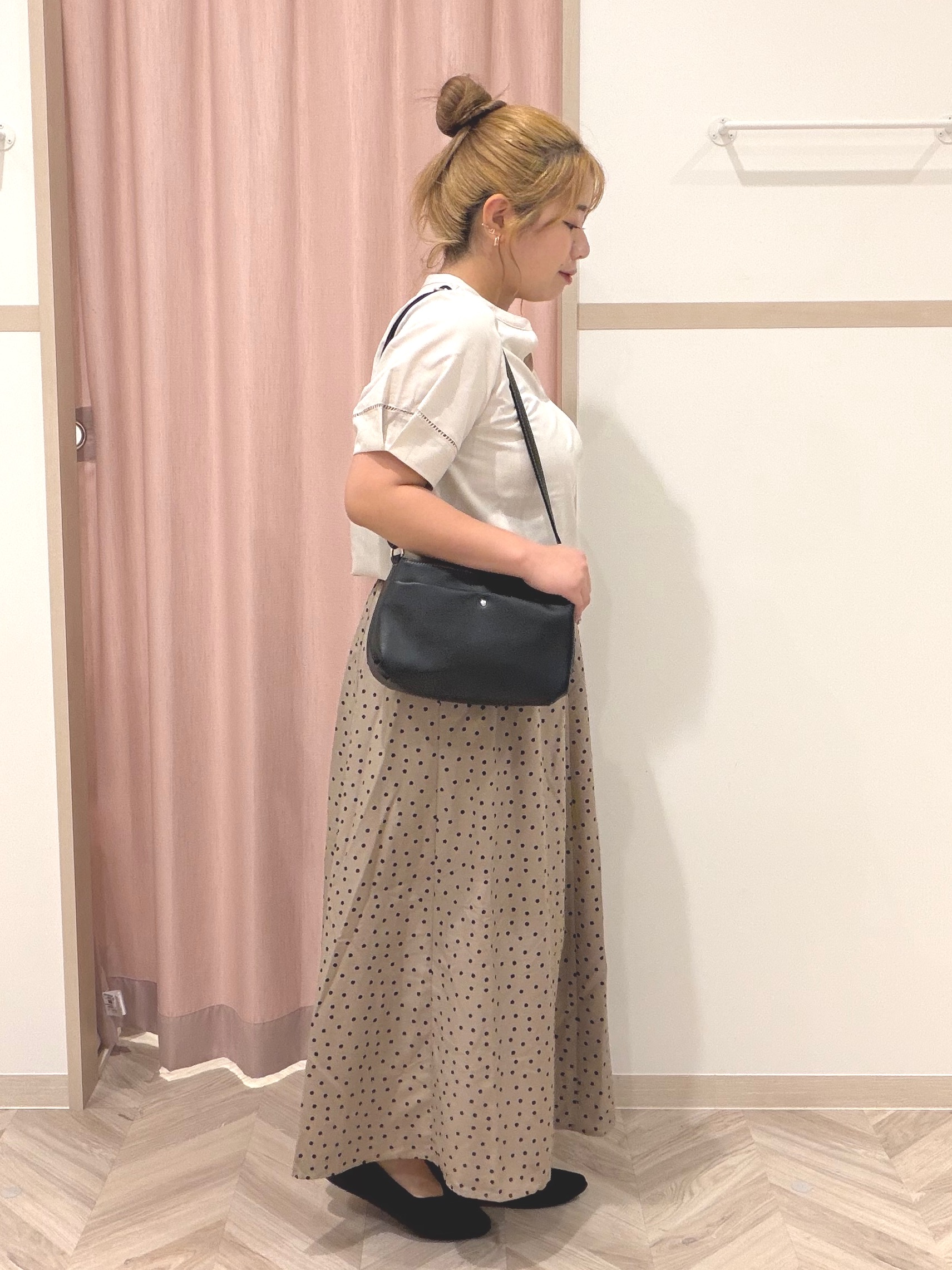 まちゃんなちゃんさんの「SHOO･LA･RUE｜【洗濯後しわになりにくい/インせずきまる】お袖のハシゴレースが涼やかな印象 麻調スキッパーブラウス」を使ったコーディネート