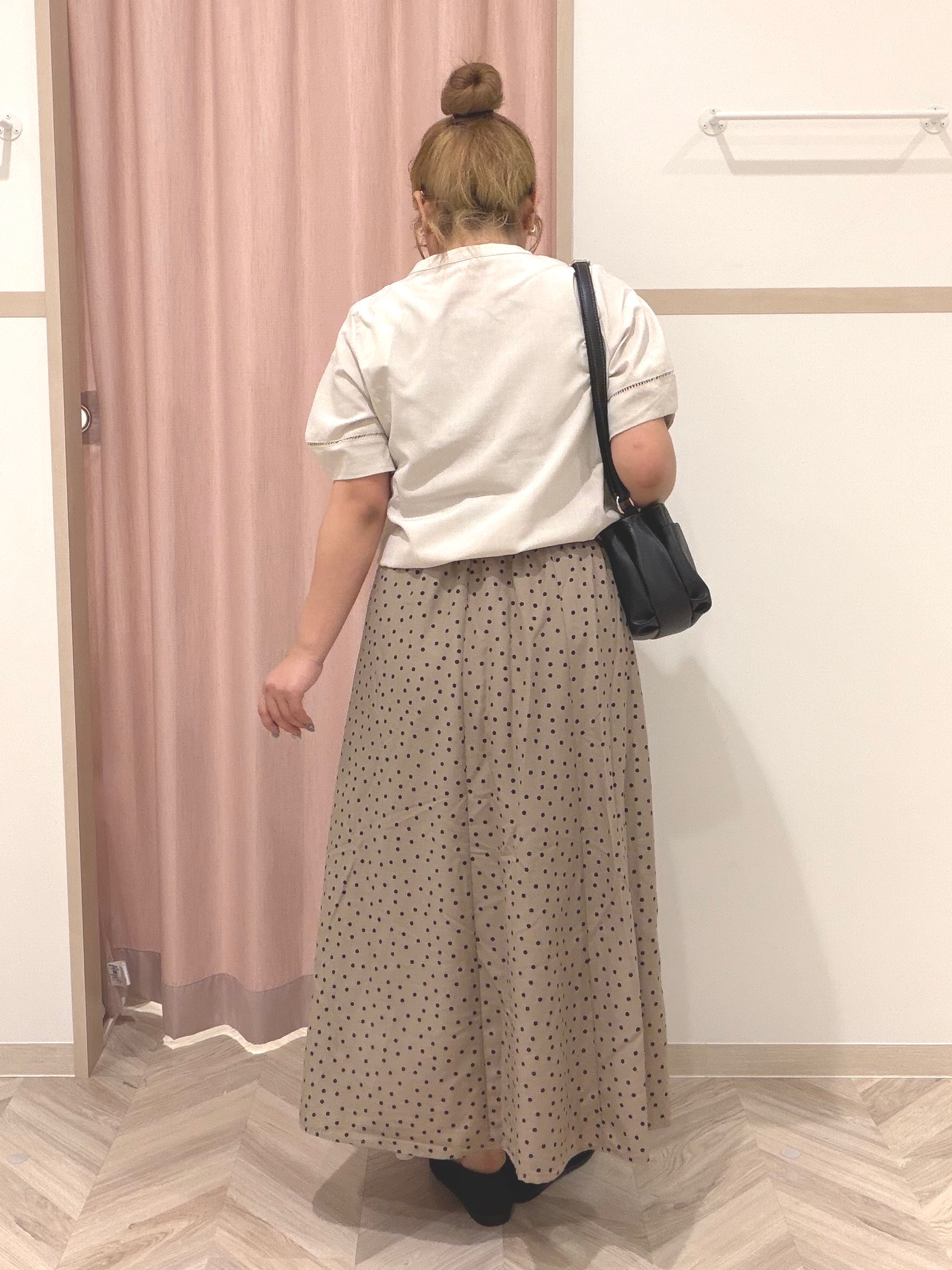 まちゃんなちゃんさんの「SHOO･LA･RUE｜【洗濯後しわになりにくい/インせずきまる】お袖のハシゴレースが涼やかな印象 麻調スキッパーブラウス」を使ったコーディネート