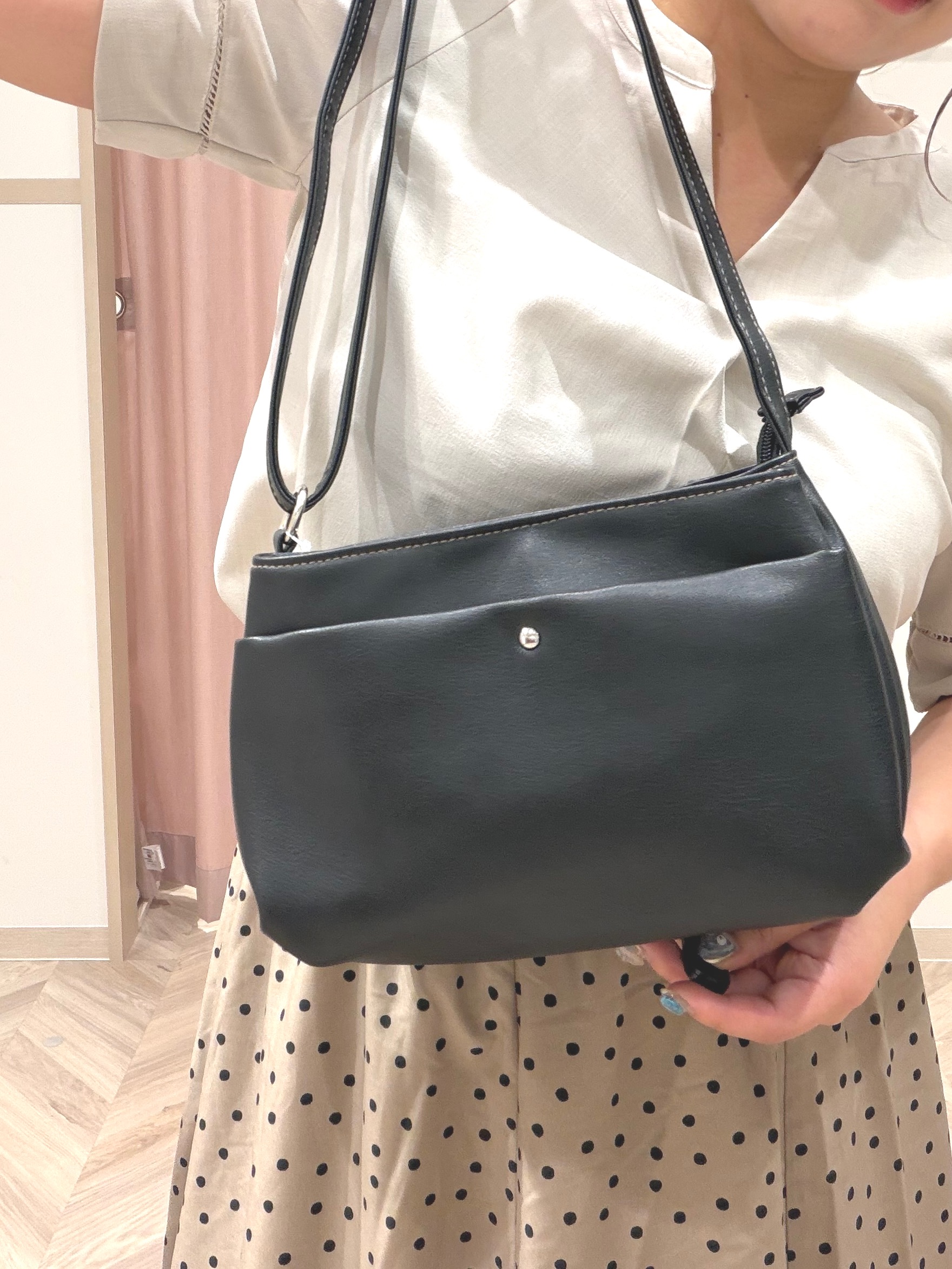 まちゃんなちゃんさんの「SHOO･LA･RUE｜【洗濯後しわになりにくい/インせずきまる】お袖のハシゴレースが涼やかな印象 麻調スキッパーブラウス」を使ったコーディネート