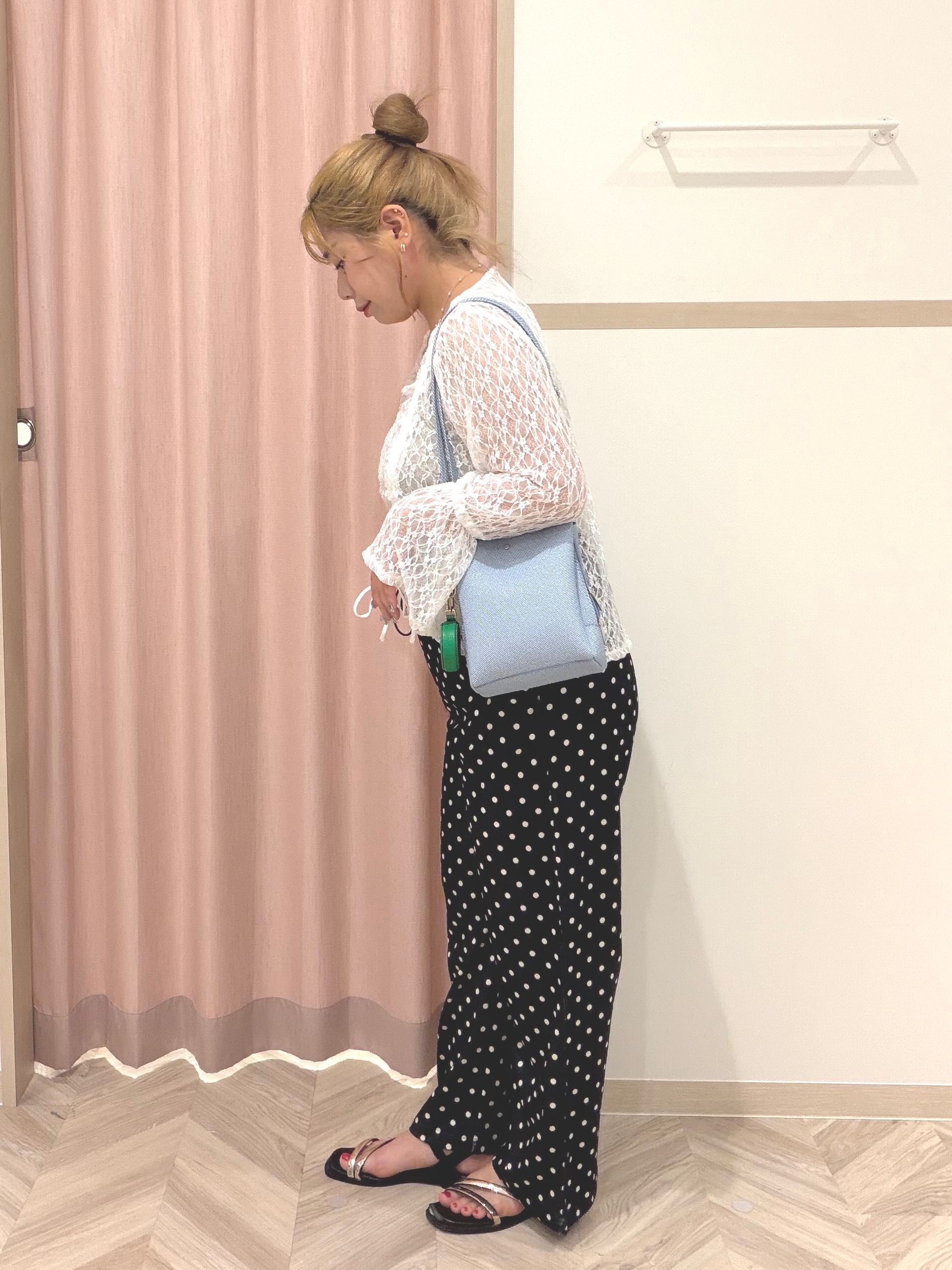 まちゃんなちゃんさんの「SHOO･LA･RUE｜【洗濯機可】スクエアネックが小顔効果に　きらきらラメタンクトップ」を使ったコーディネート