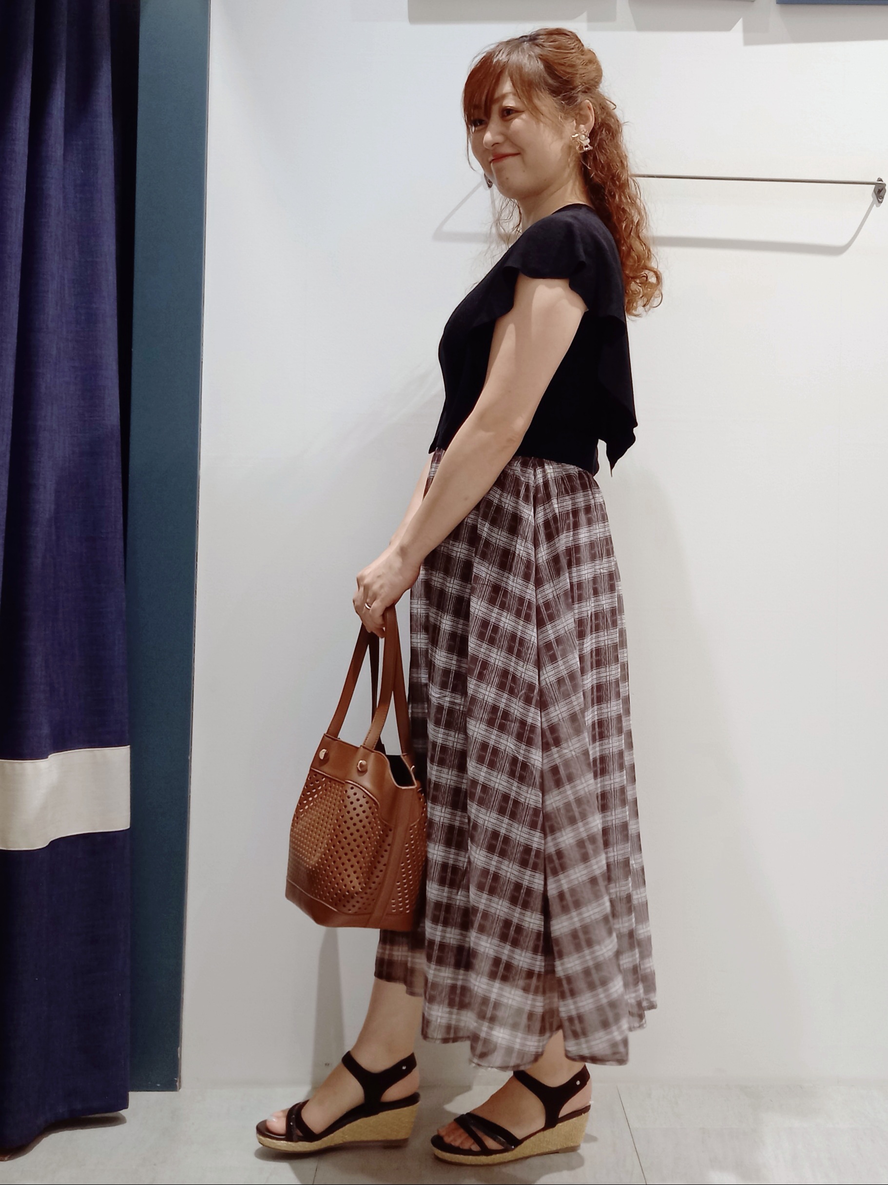 miiさんの「grove｜【低身長さんも選べる着丈・洗濯機◎】1枚で華やか 肩フリルニットドッキングワンピース」を使ったコーディネート