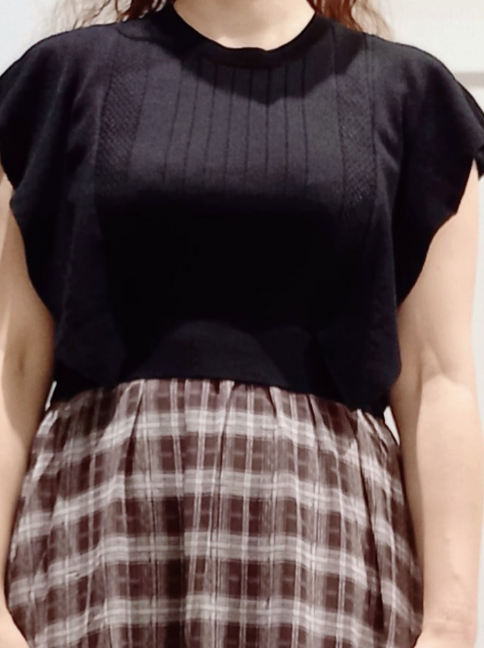 miiさんの「grove｜【低身長さんも選べる着丈・洗濯機◎】1枚で華やか 肩フリルニットドッキングワンピース」を使ったコーディネート