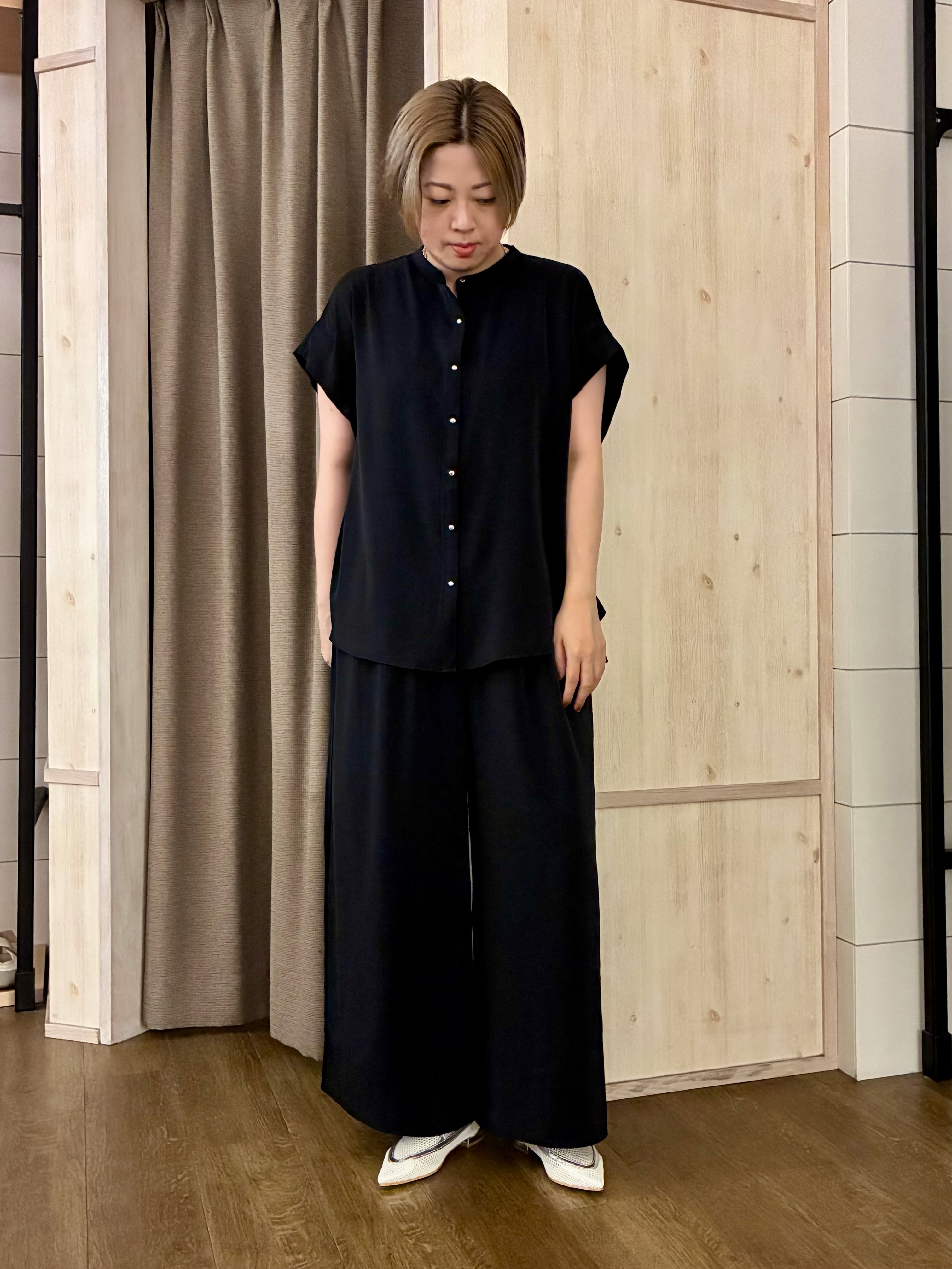 aiさんの「THE SHOP TK｜【ひんやり/遮熱/セットアップ可】やみつきになる とろみバンドカラーブラウス」を使ったコーディネート