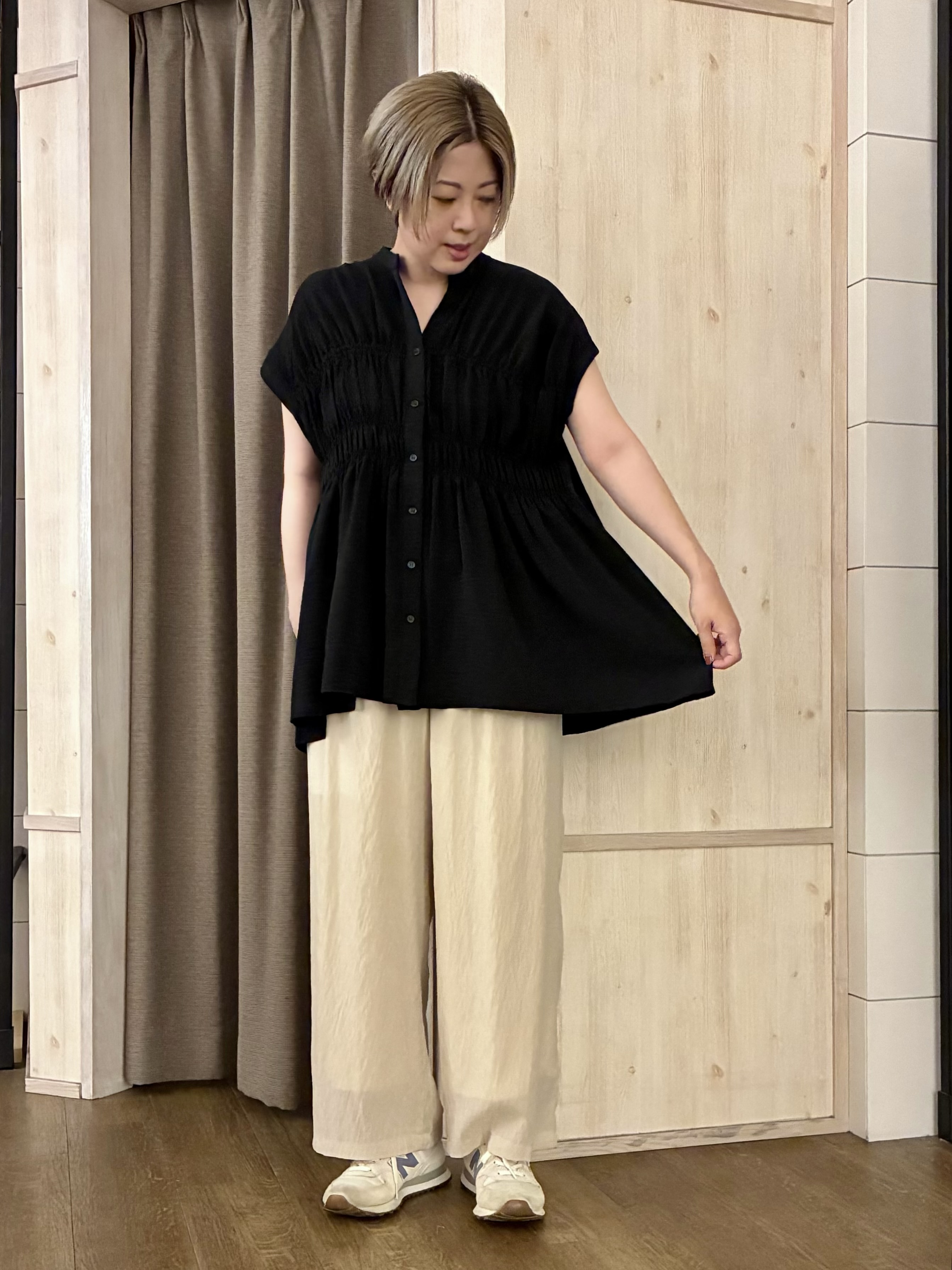 aiさんの「THE SHOP TK｜【夏に嬉しい多機能/体型カバー】ひんやりさらさら シャーリングブラウス」を使ったコーディネート