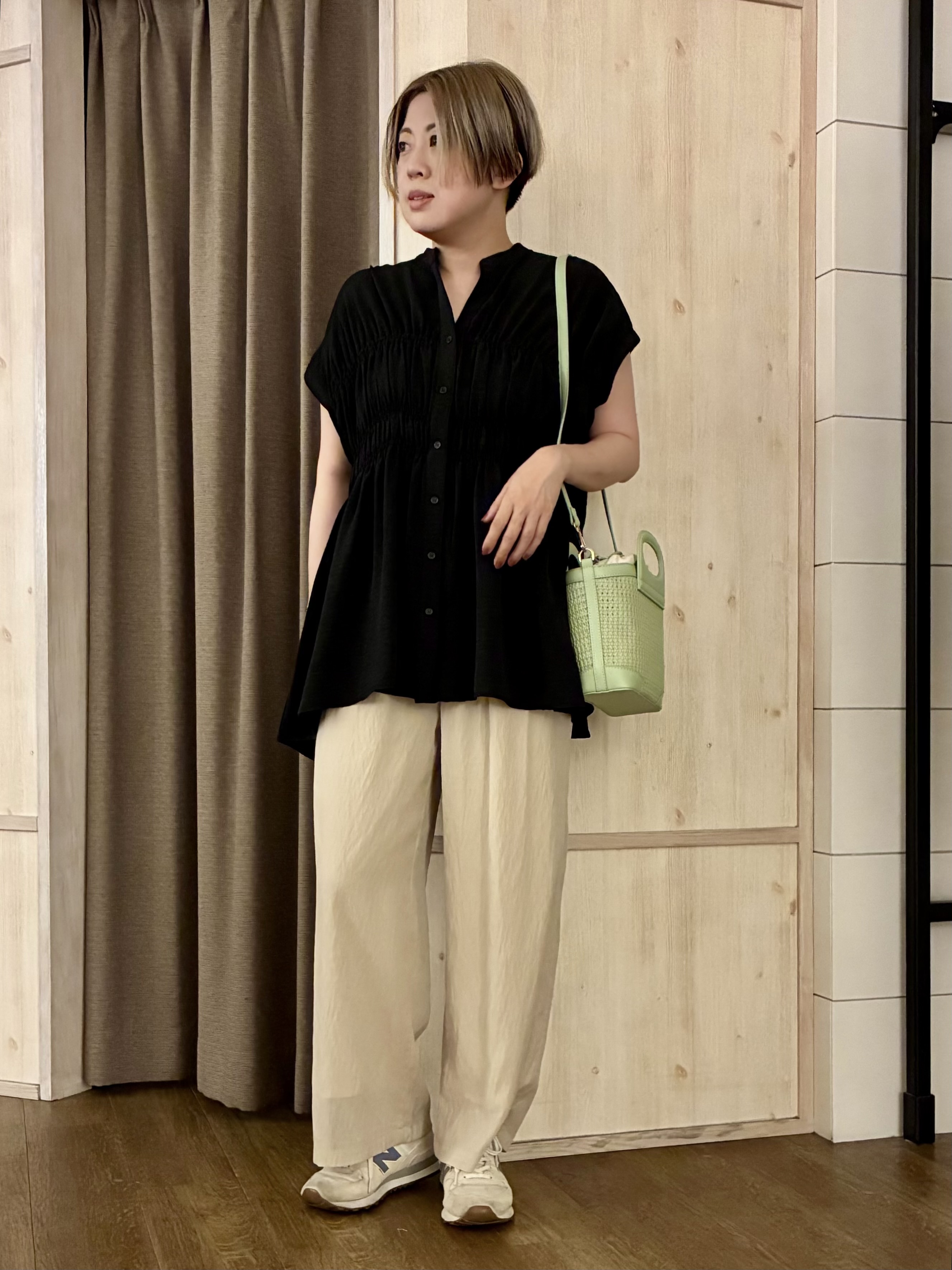 aiさんの「THE SHOP TK｜【夏に嬉しい多機能/体型カバー】ひんやりさらさら シャーリングブラウス」を使ったコーディネート