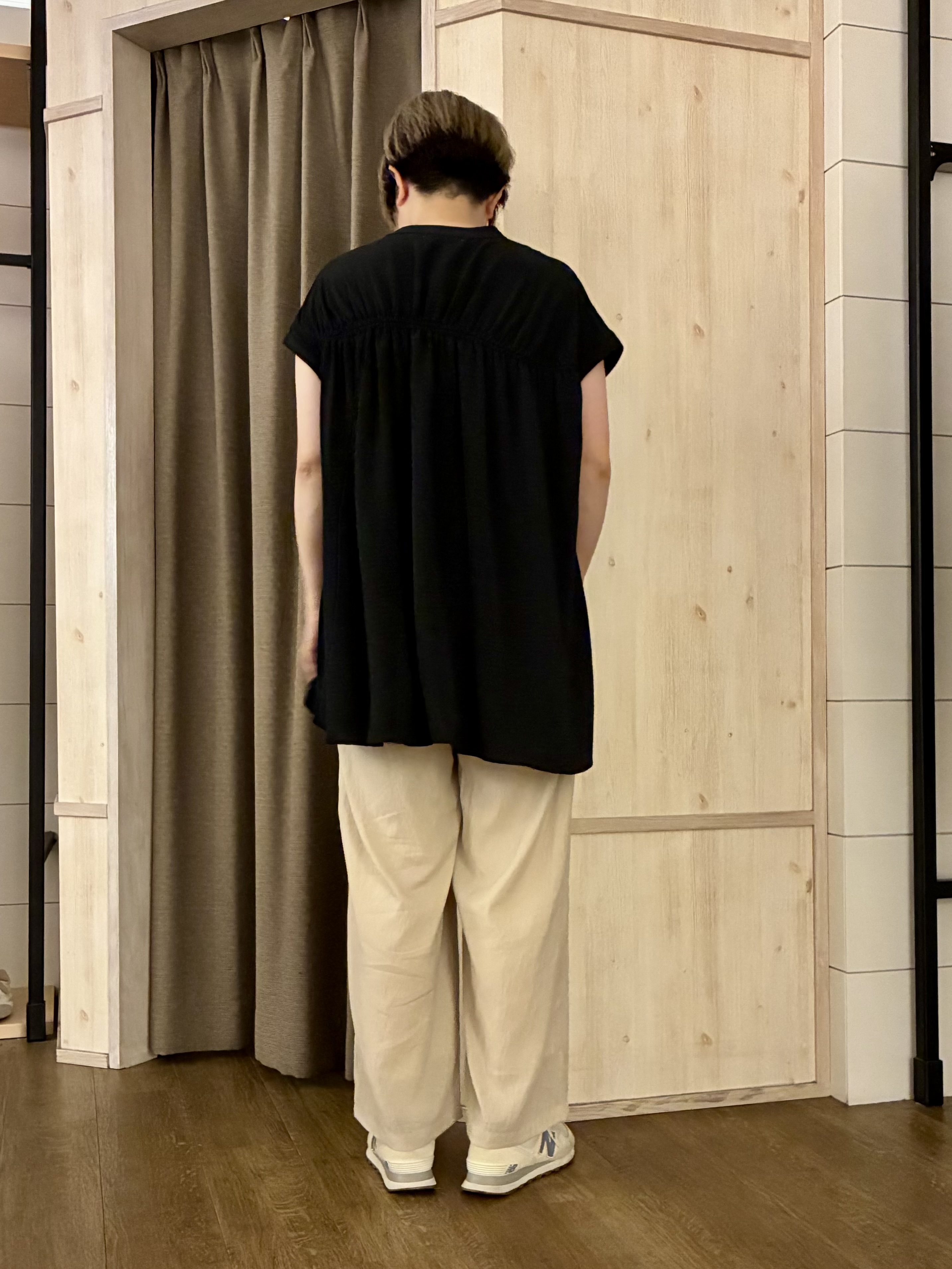 aiさんの「THE SHOP TK｜【夏に嬉しい多機能/体型カバー】ひんやりさらさら シャーリングブラウス」を使ったコーディネート