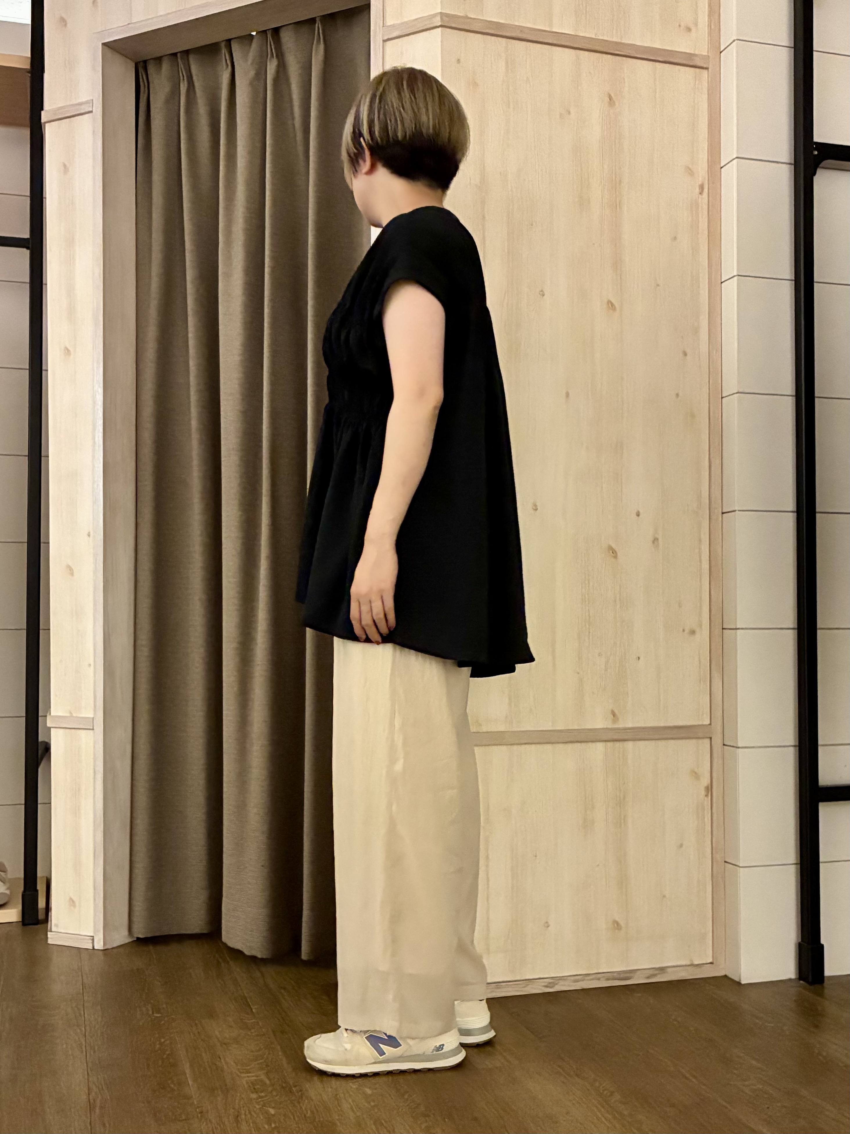 aiさんの「THE SHOP TK｜【夏に嬉しい多機能/体型カバー】ひんやりさらさら シャーリングブラウス」を使ったコーディネート